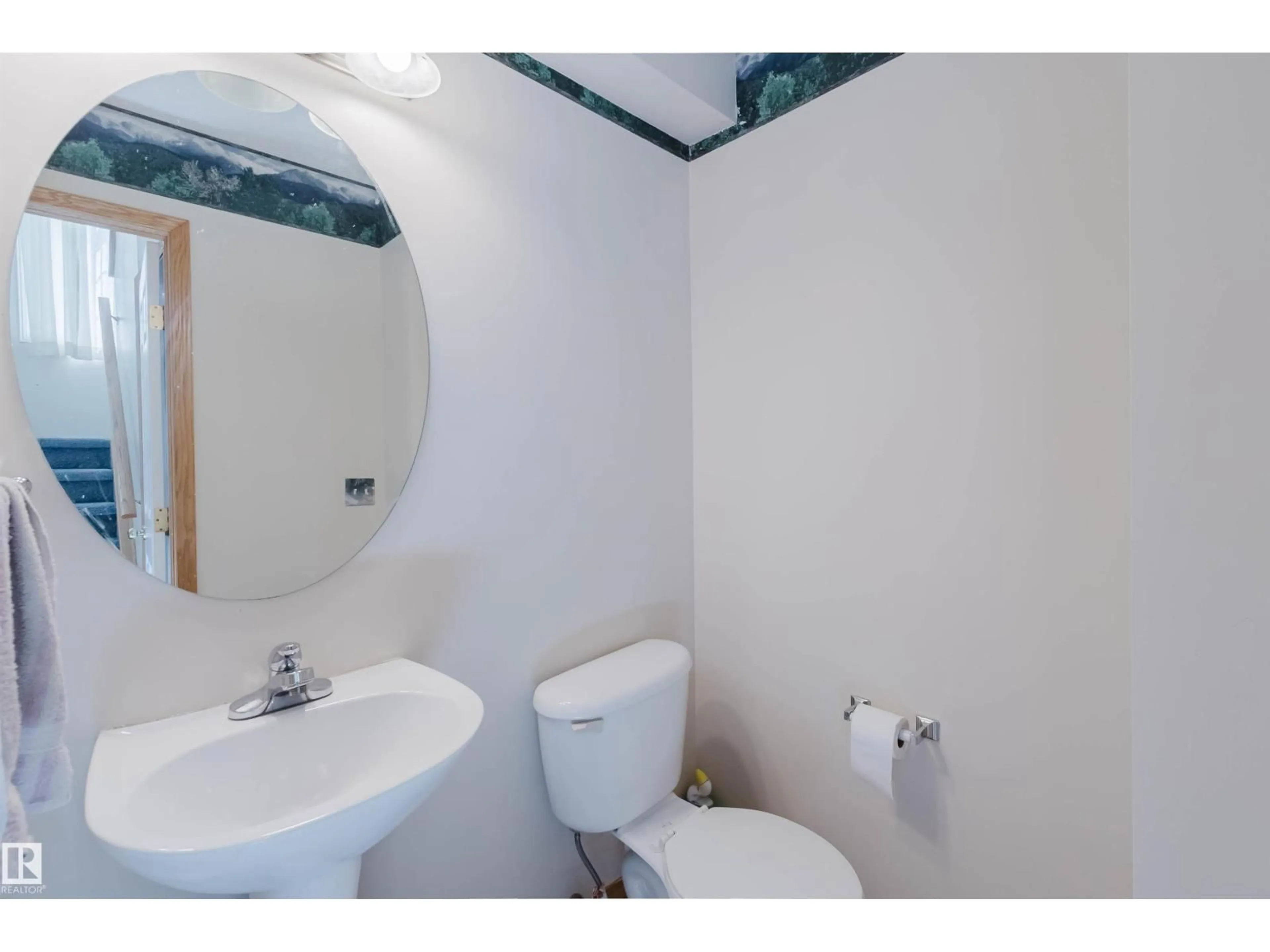 Standard bathroom, unknown for 1686 TOMPKINS WD, Edmonton Alberta T6R2Y4