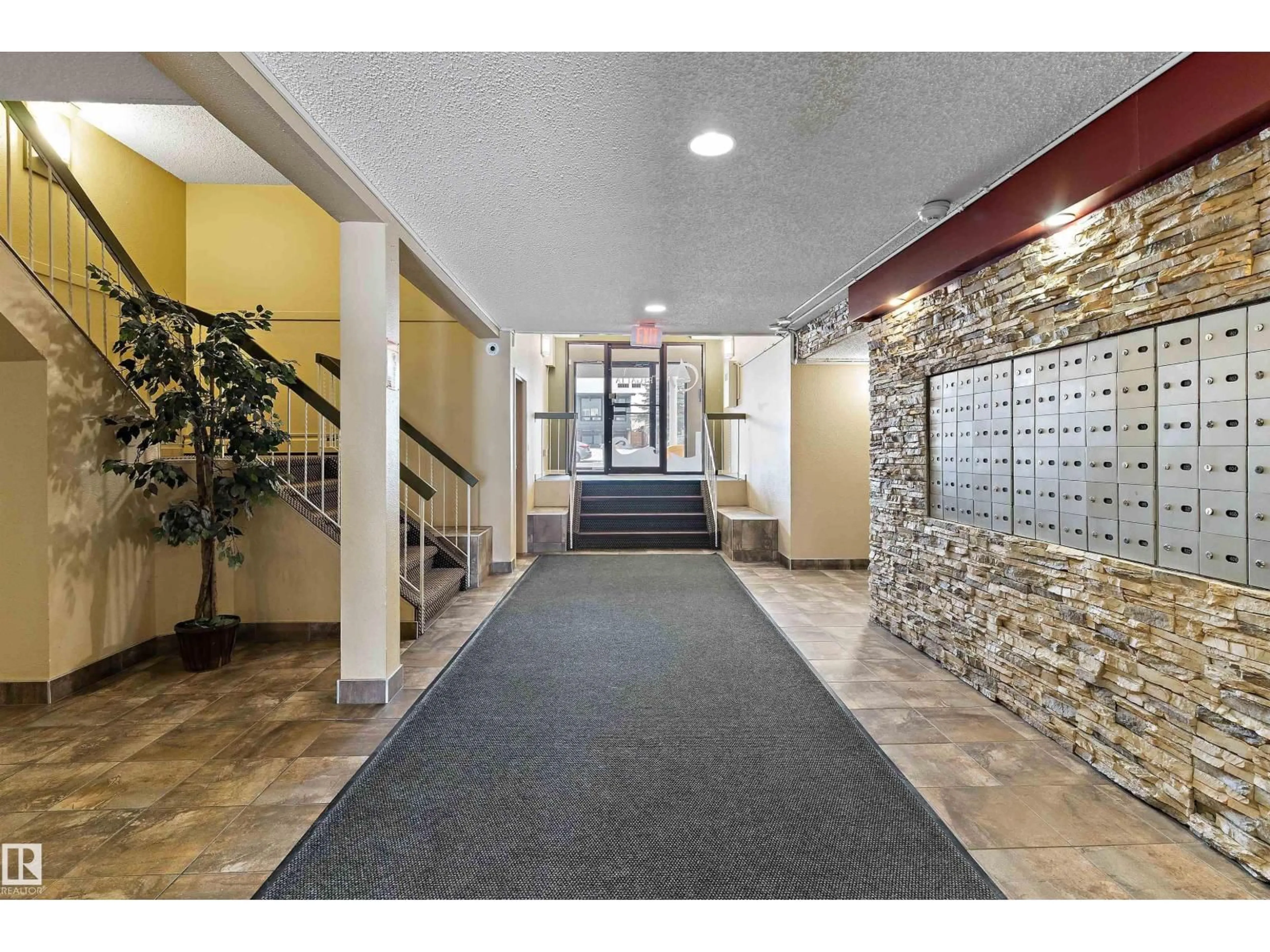 Indoor foyer for #407 - 3610 43 AV NW, Edmonton Alberta T6L5T2