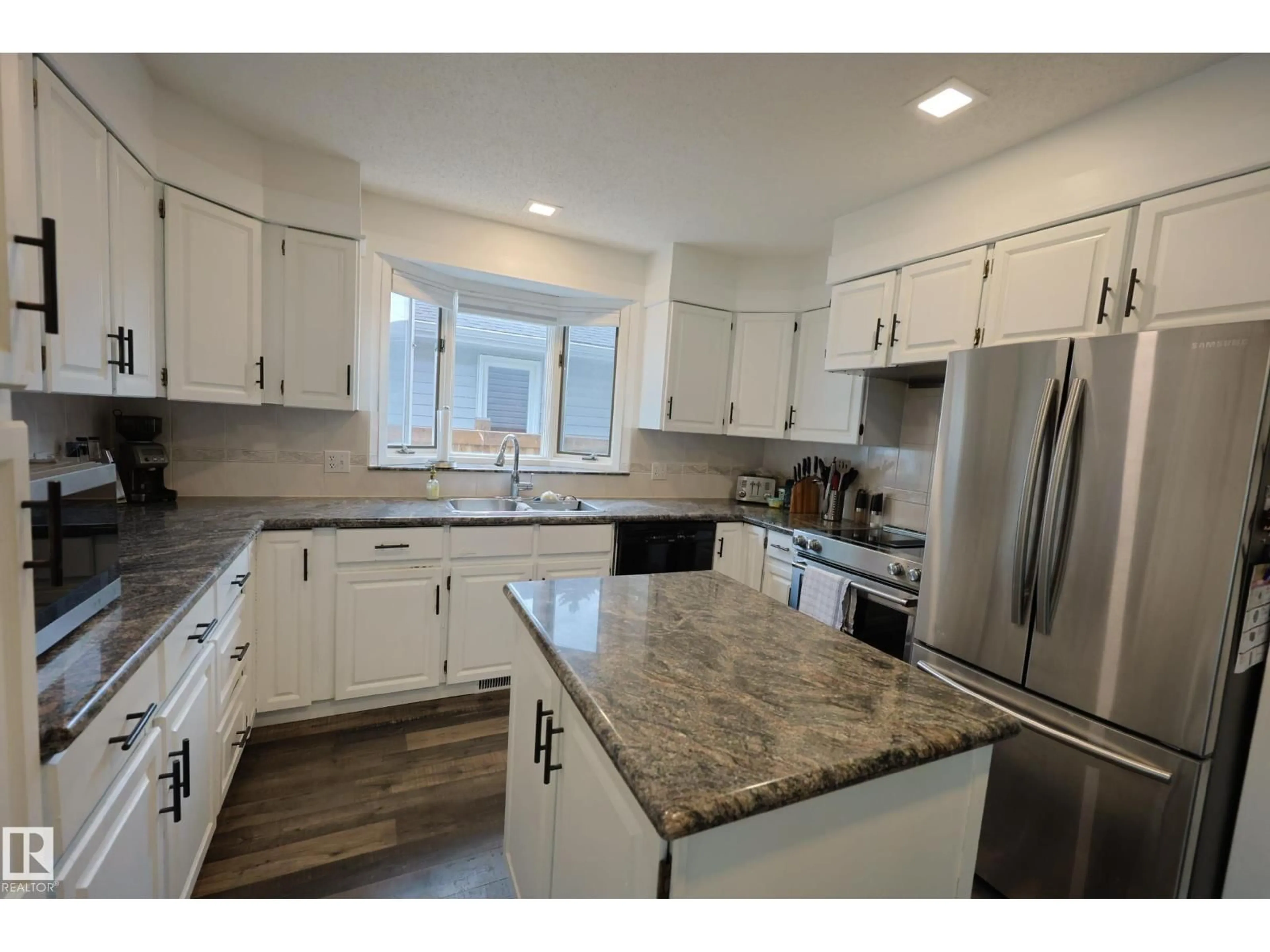 Open concept kitchen, ceramic/tile floor for 11 LAVOIE PL, St. Albert Alberta T8N4M6