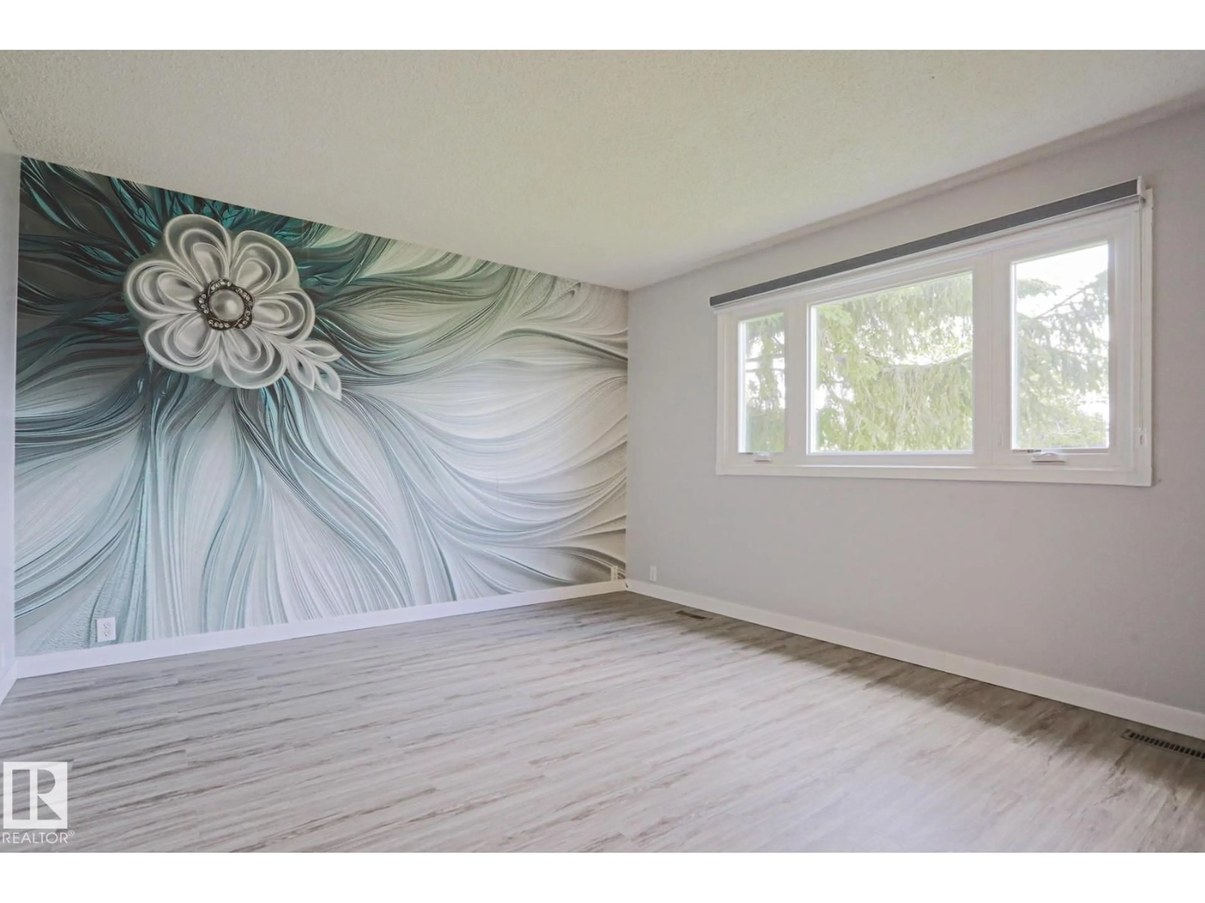 A pic of a room for 355 KIRKPATRICK CR, Edmonton Alberta T6L5C9