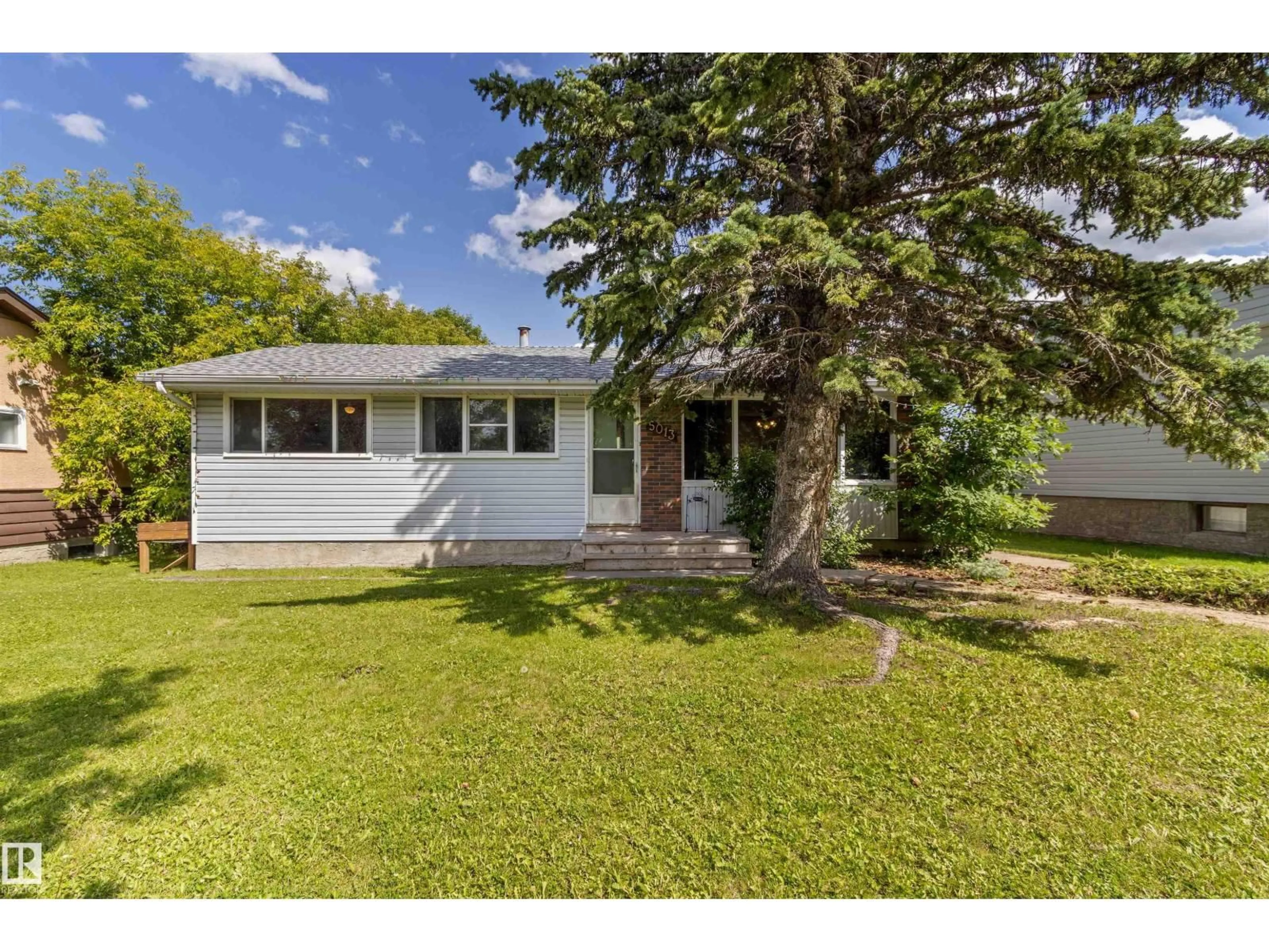 A pic from outside/outdoor area/front of a property/back of a property/a pic from drone, street for 5013 46 ST, Drayton Valley Alberta T7A1C6