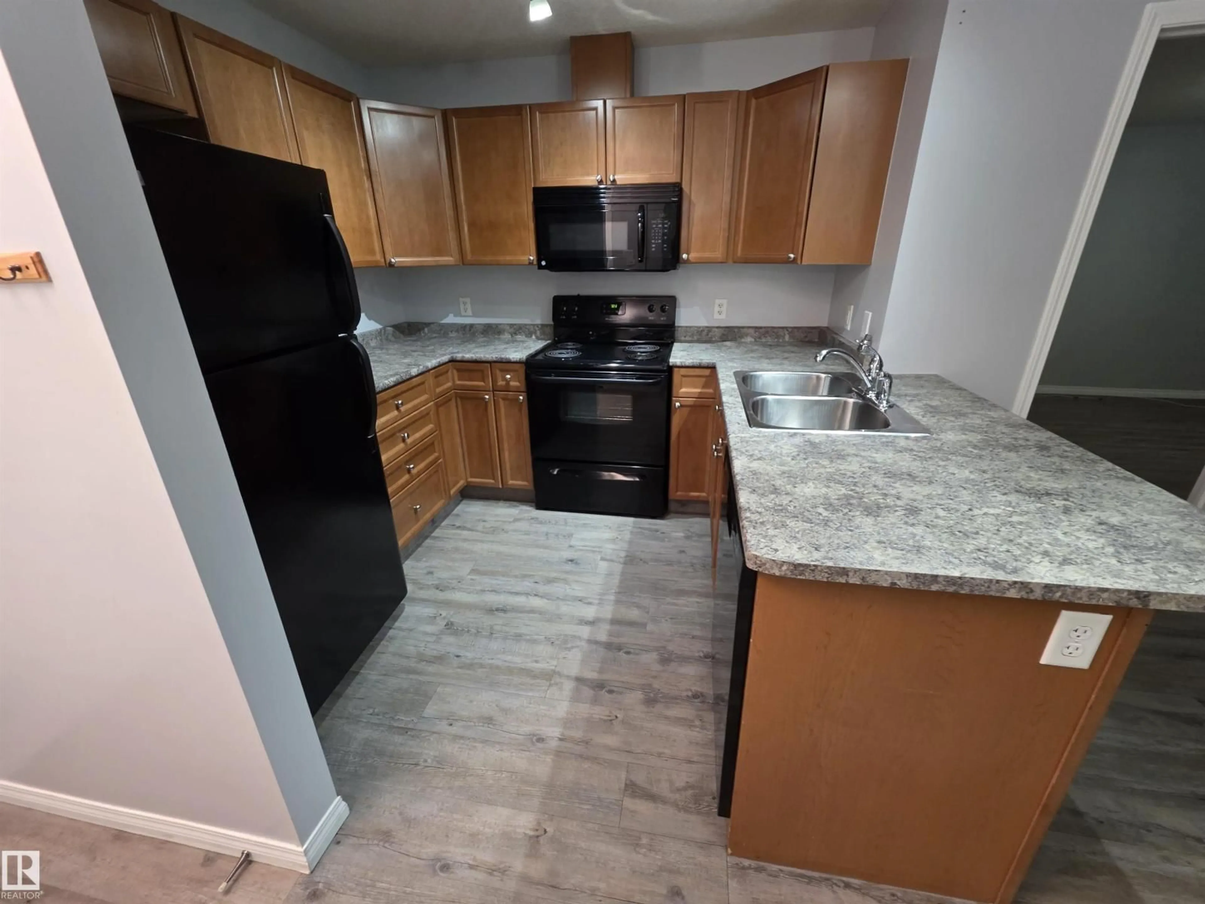 Standard kitchen, unknown for 106 - 4903 47 AV, Stony Plain Alberta T7Z0C6