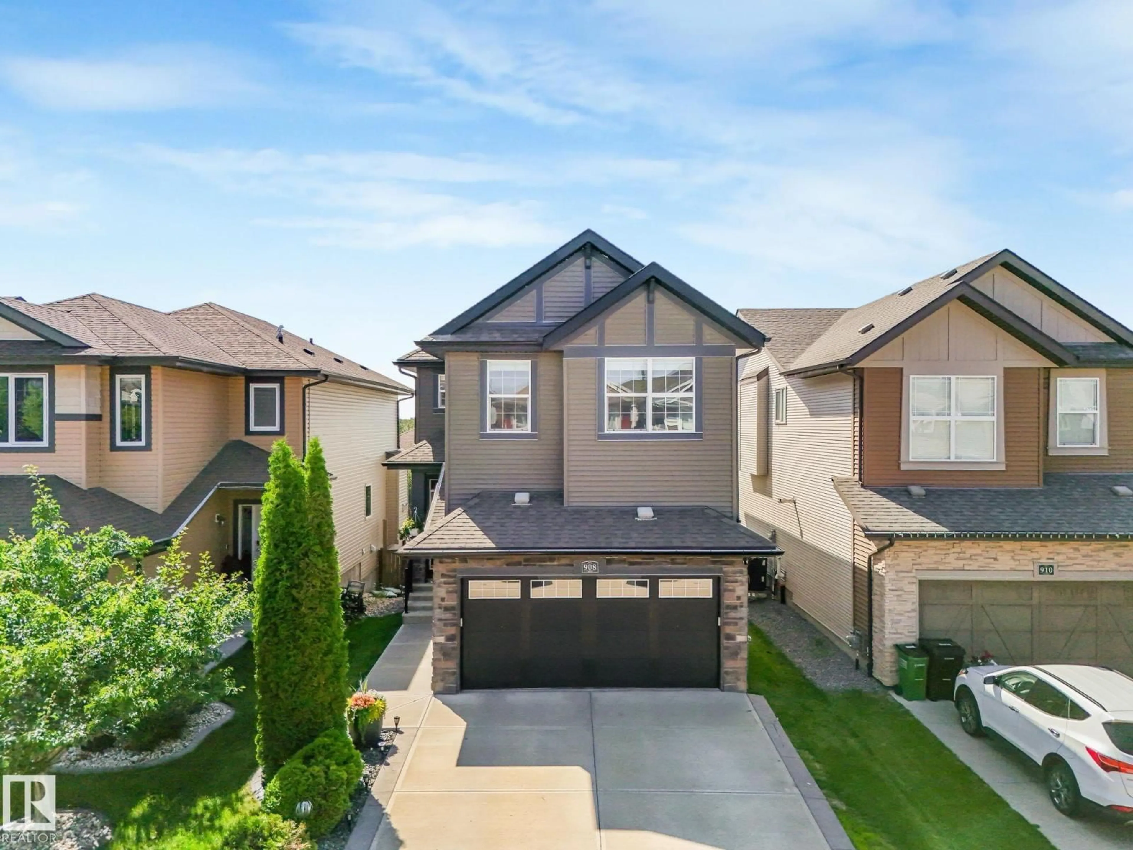 A pic from outside/outdoor area/front of a property/back of a property/a pic from drone, street for 908 GOSHAWK PT, Edmonton Alberta T5S0H6