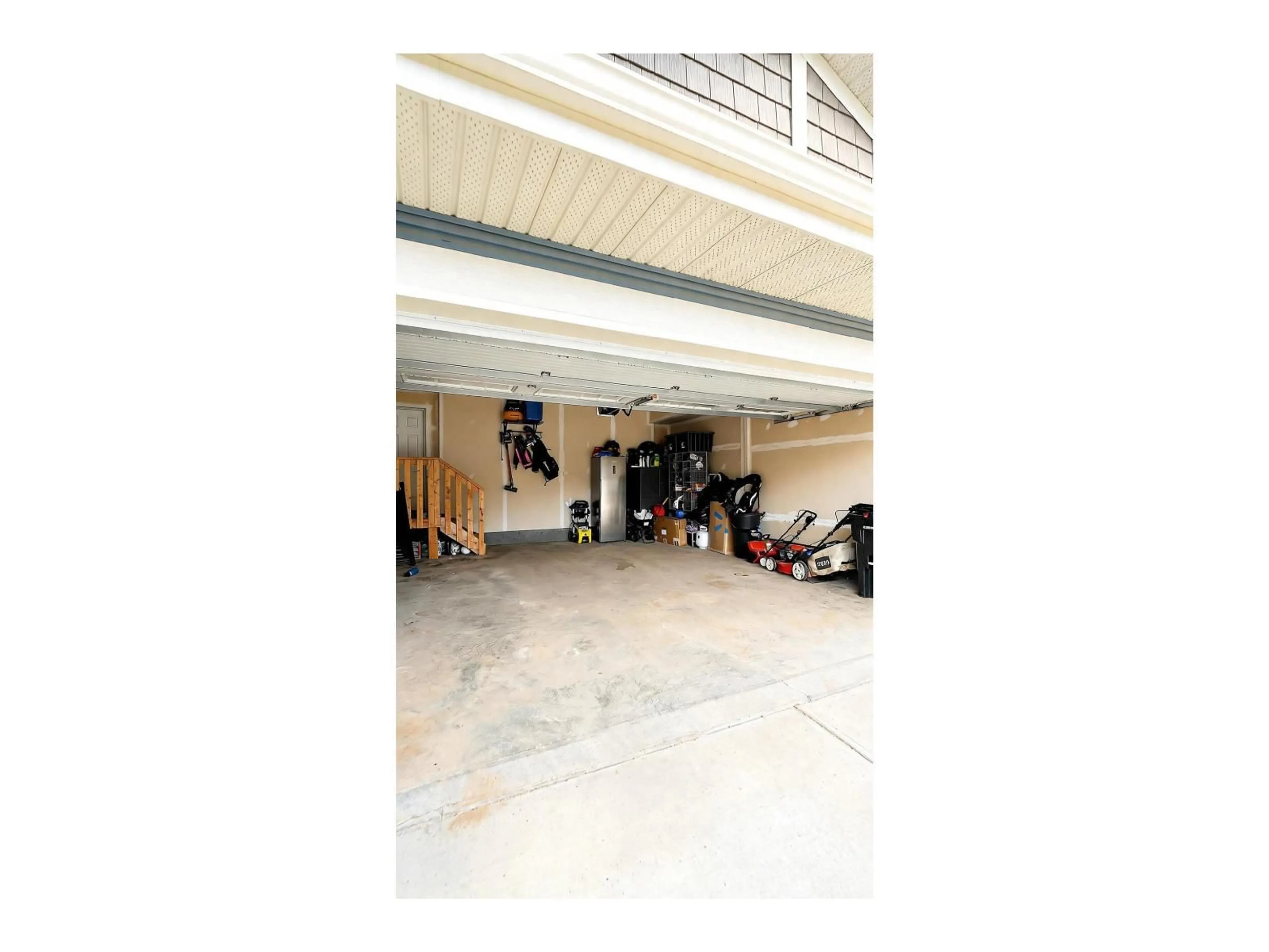 Indoor garage for 1942 CHAPMAN RD, Edmonton Alberta T6W0Y6