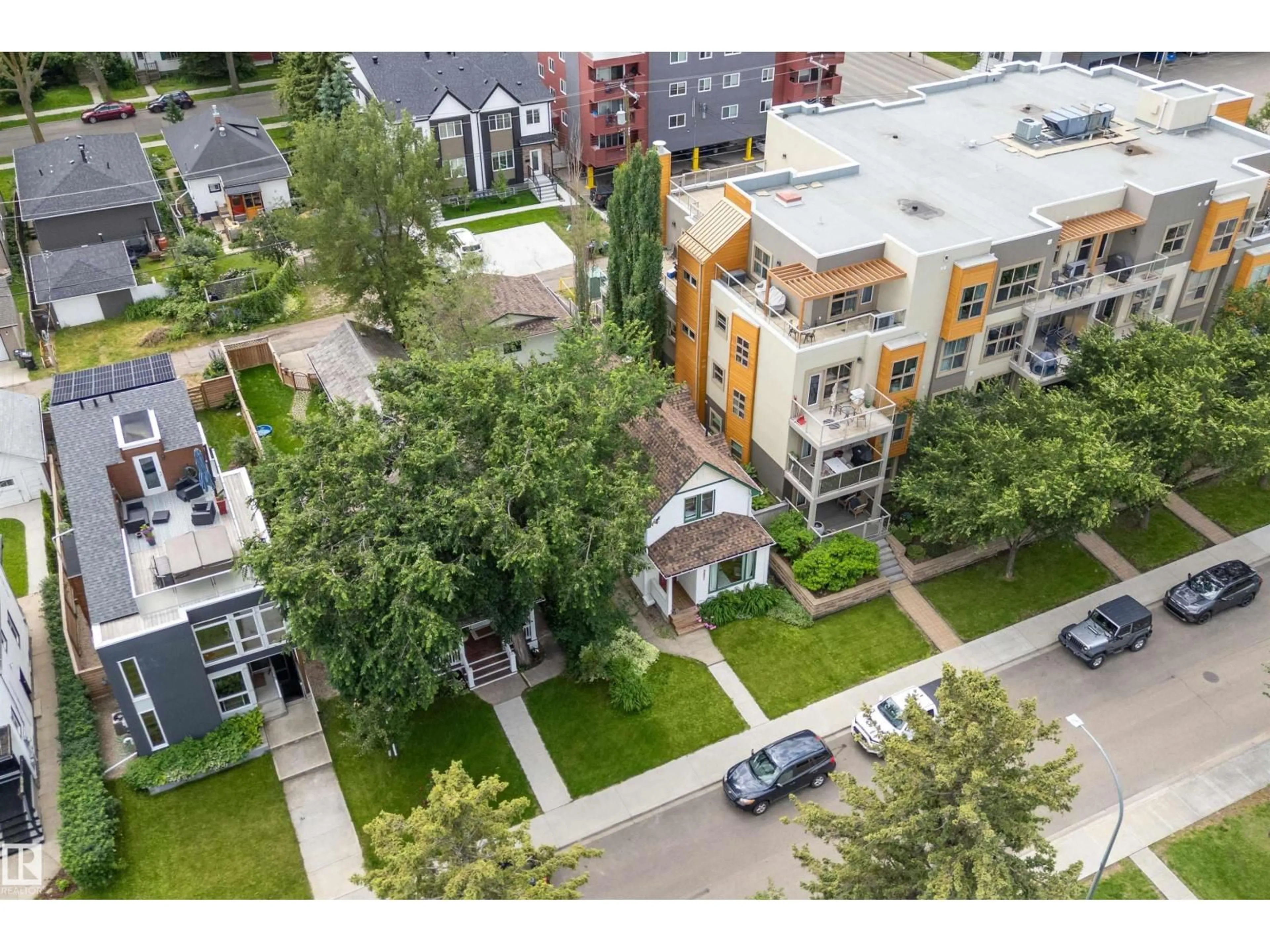 A pic from outside/outdoor area/front of a property/back of a property/a pic from drone, city buildings view from balcony for NW - 9851 86 AV, Edmonton Alberta T6E2L5