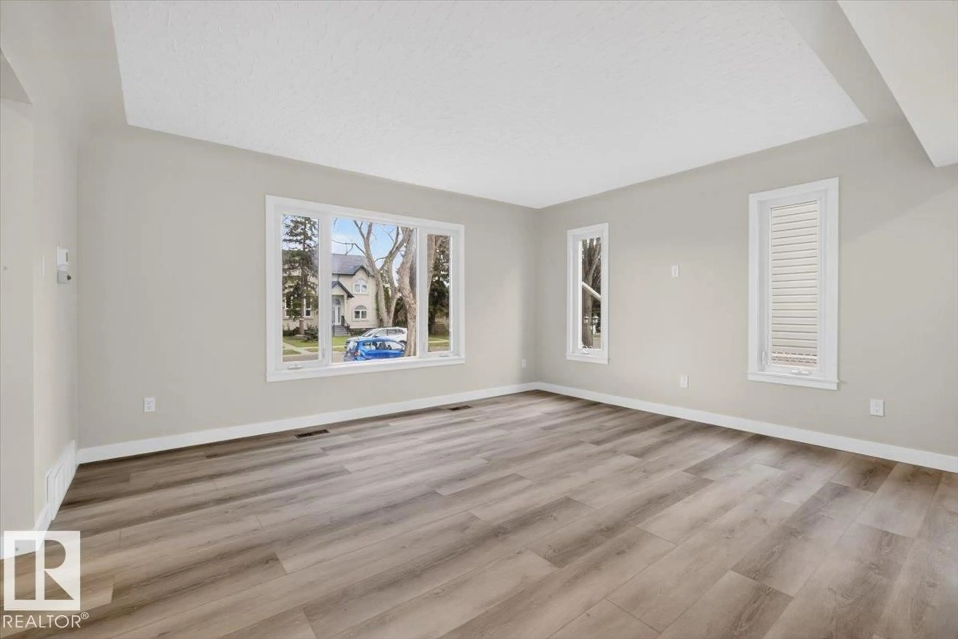 A pic of a room for NW - 9723 65 AV, Edmonton Alberta T6E0M4