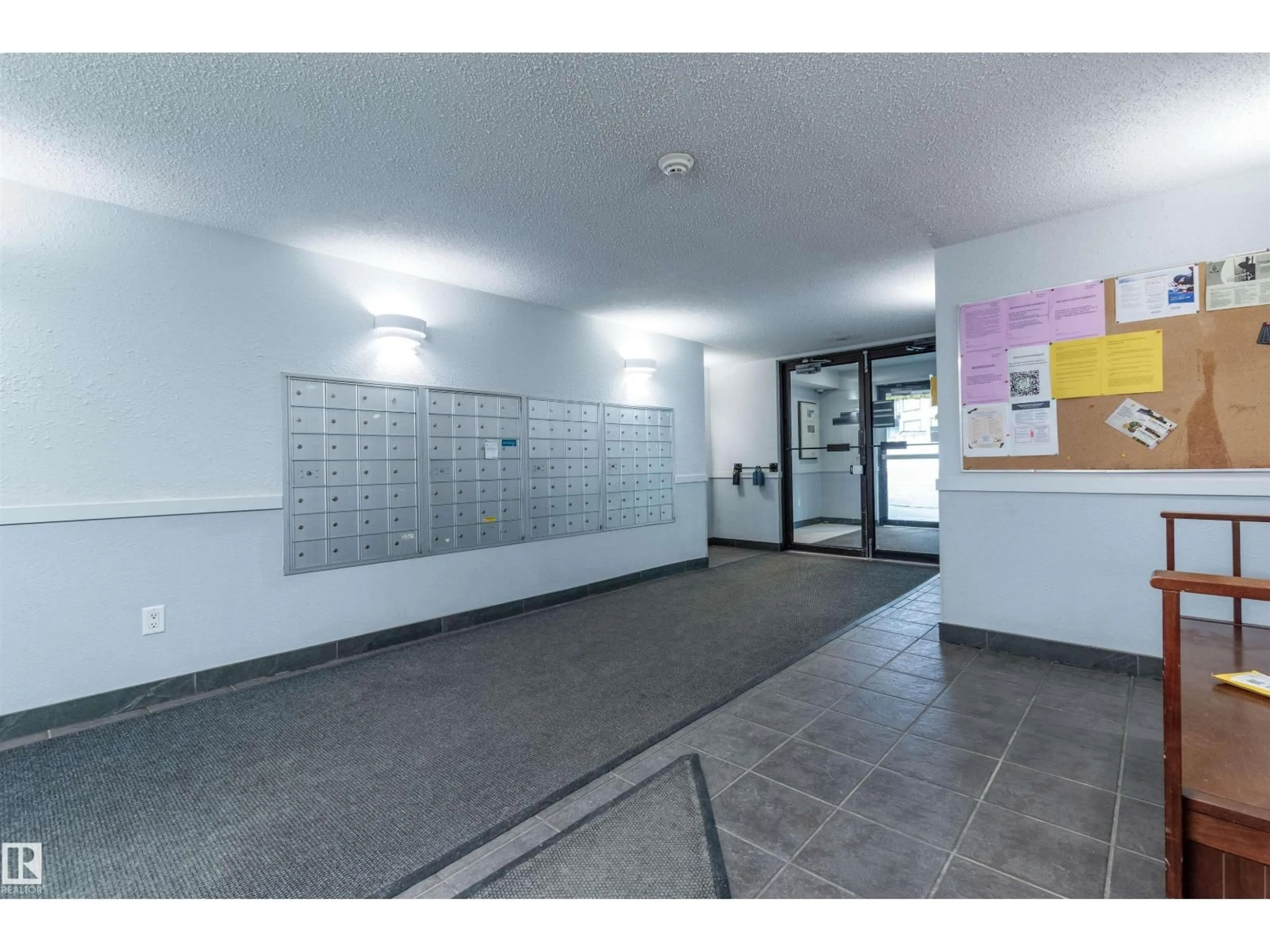Indoor foyer for 458 10520 120 ST NW, Edmonton Alberta T5H4L9