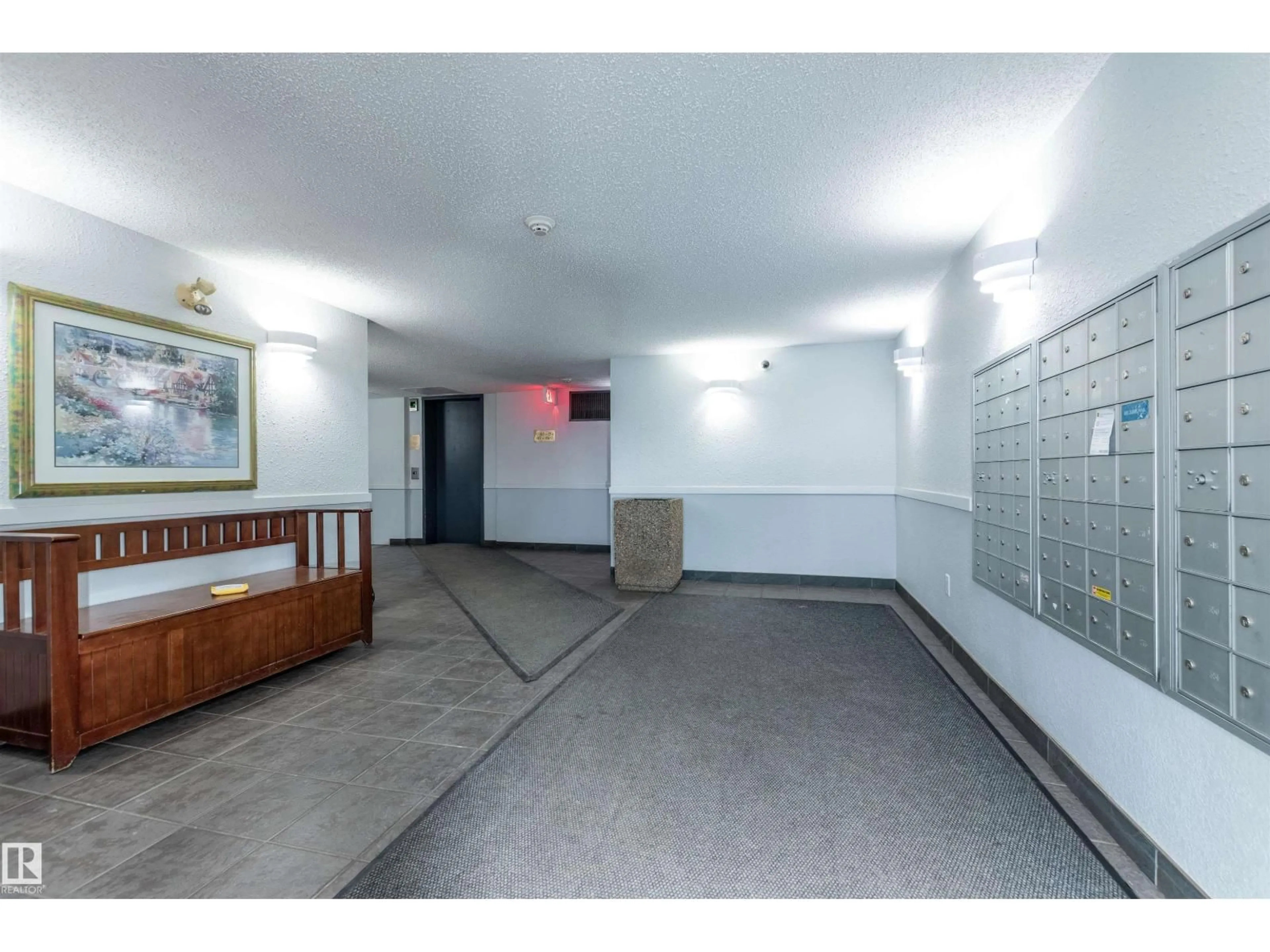 Indoor foyer for 458 10520 120 ST NW, Edmonton Alberta T5H4L9