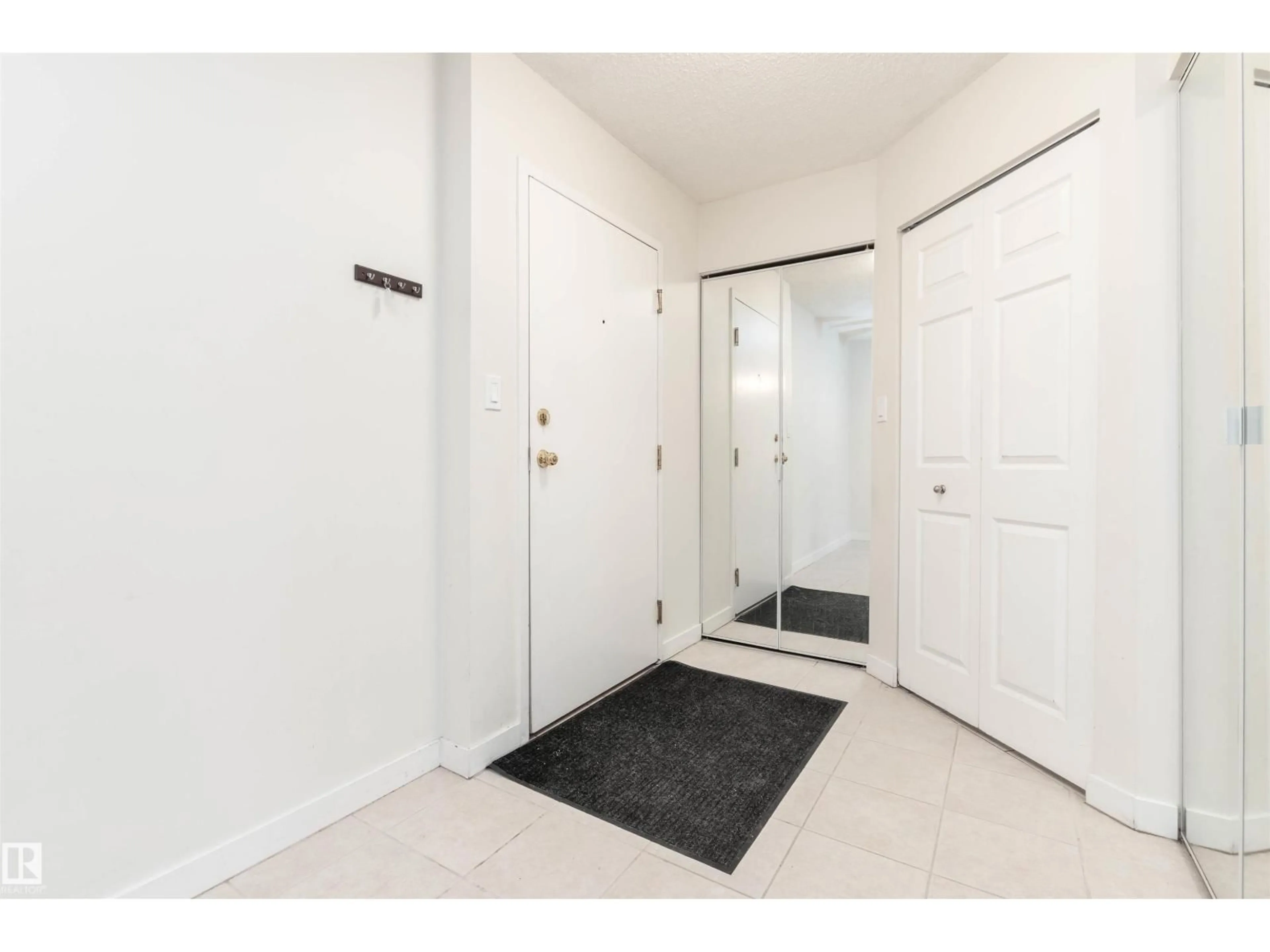 Indoor entryway for 458 10520 120 ST NW, Edmonton Alberta T5H4L9