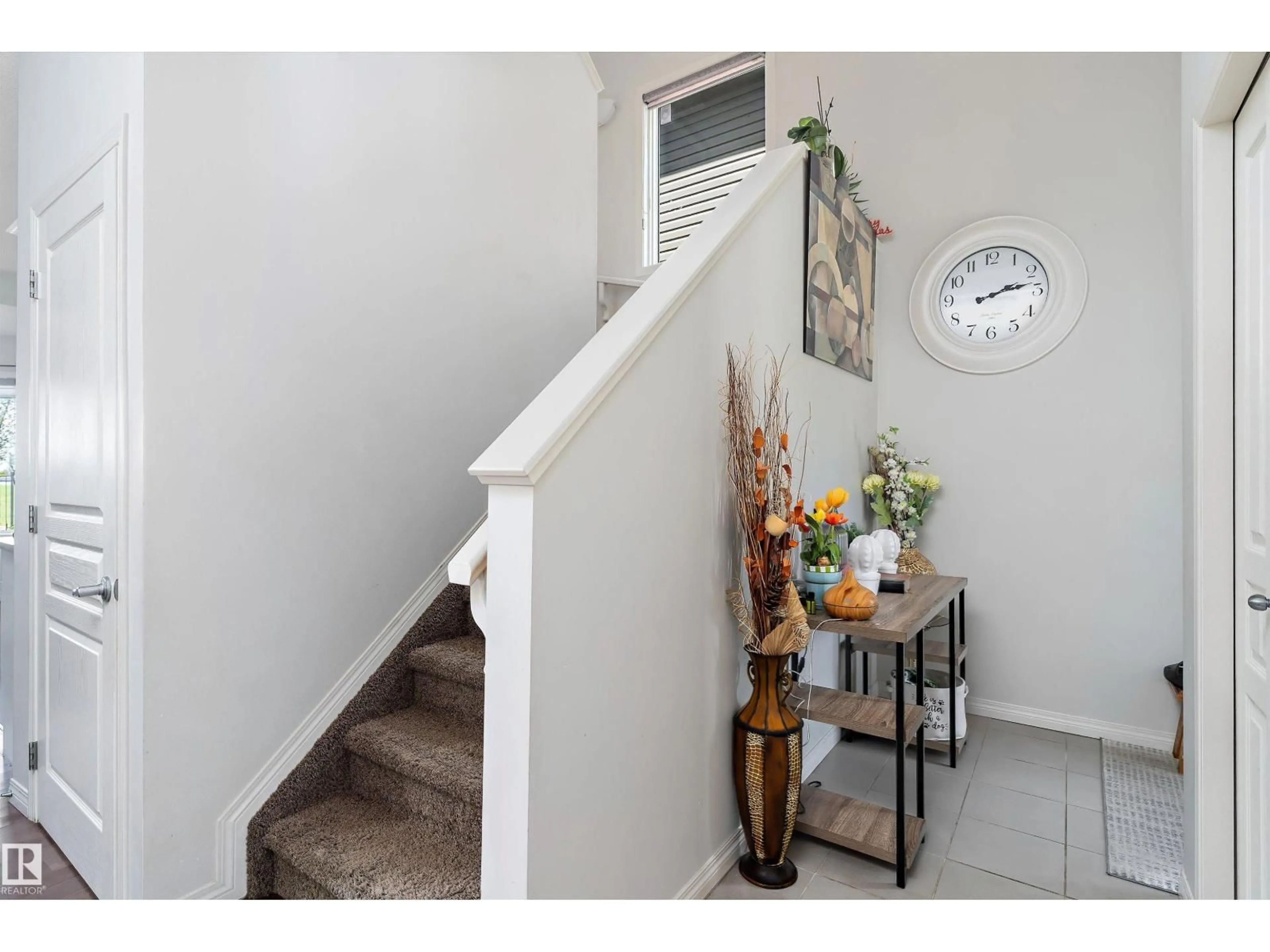 Indoor entryway for SW - 6934 19A AV, Edmonton Alberta T6X0M1