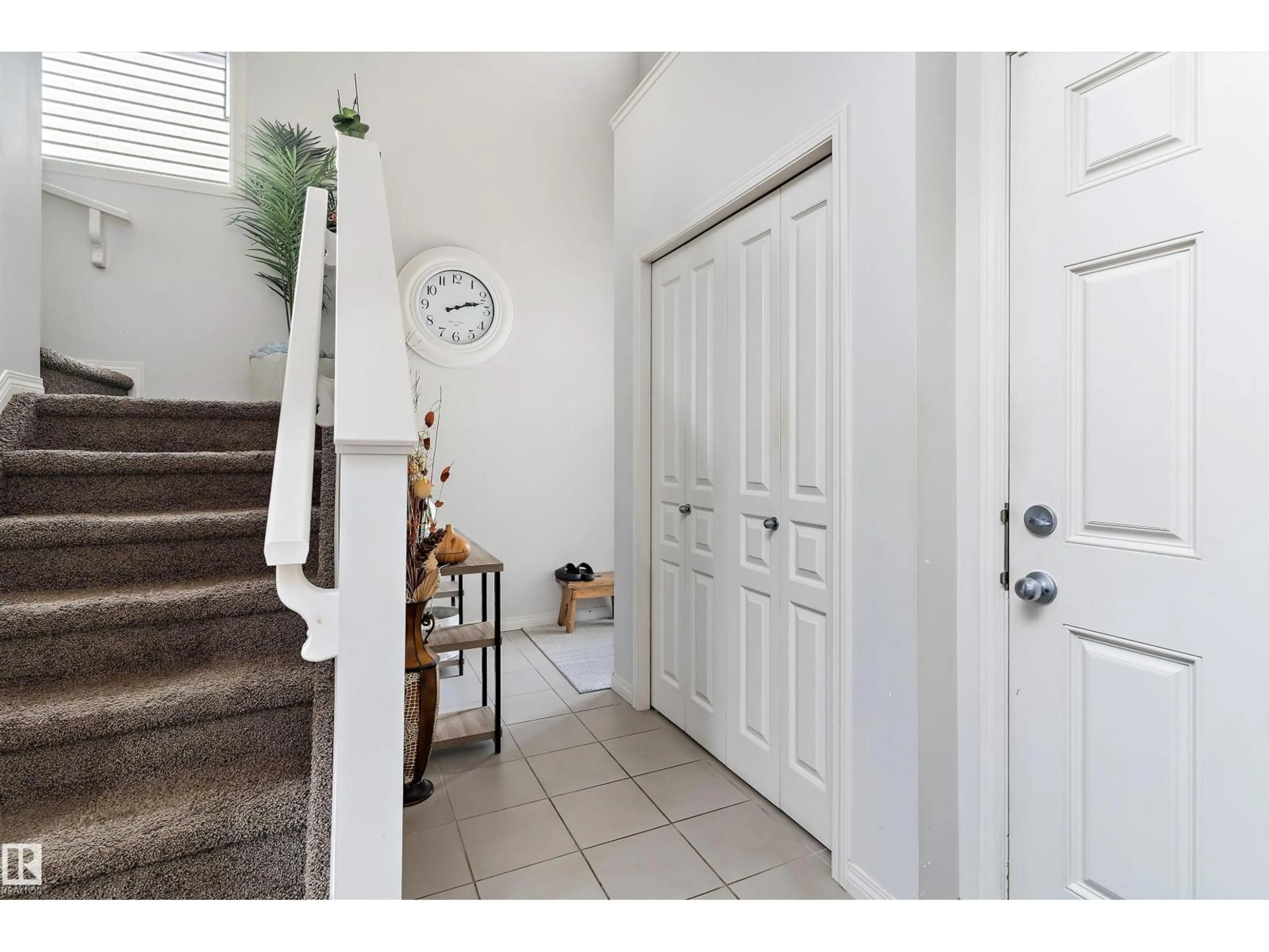 Indoor entryway for SW - 6934 19A AV, Edmonton Alberta T6X0M1