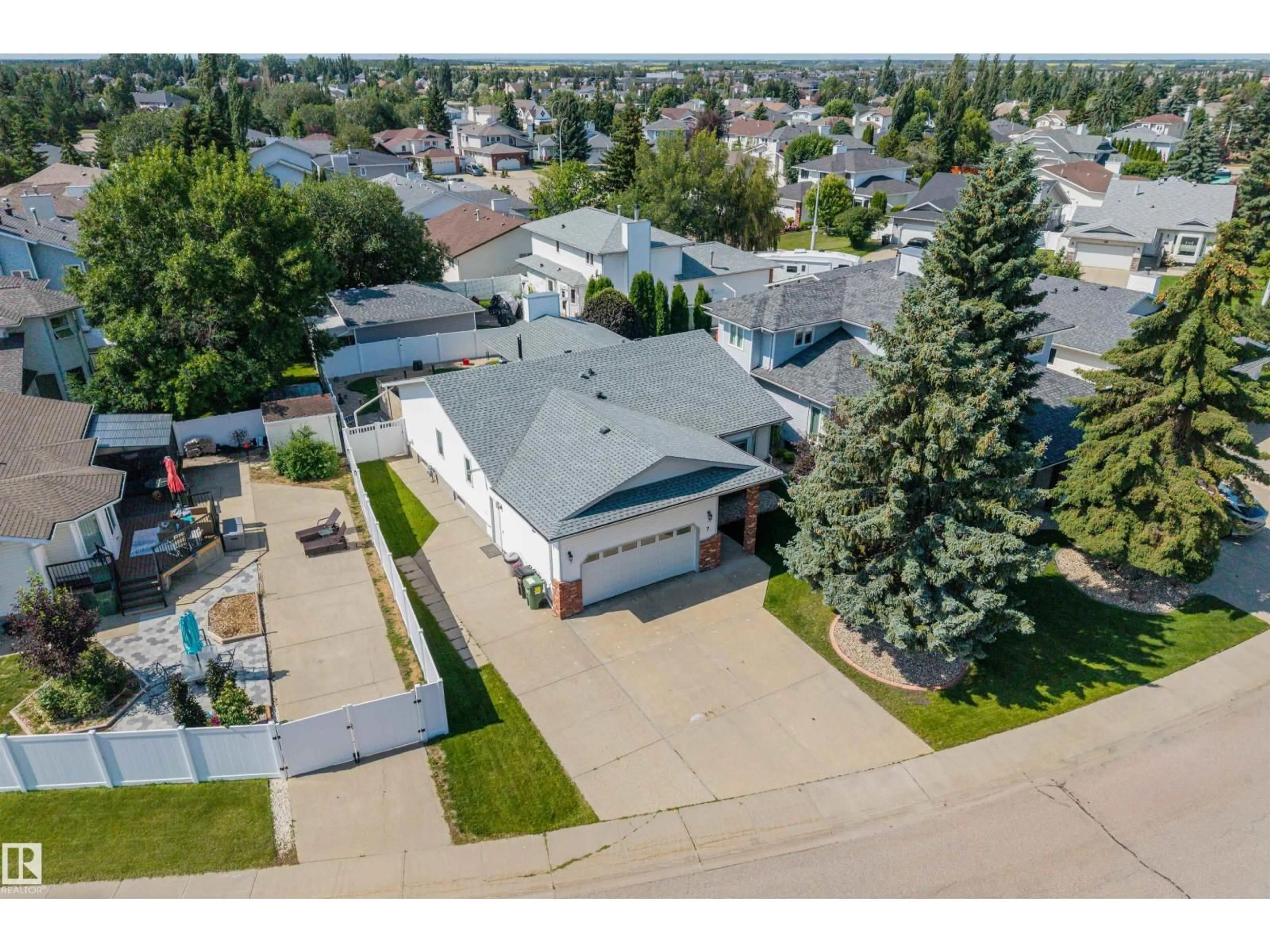 A pic from outside/outdoor area/front of a property/back of a property/a pic from drone, street for 7 WILLIAM BELL DR, Leduc Alberta T9E6H7