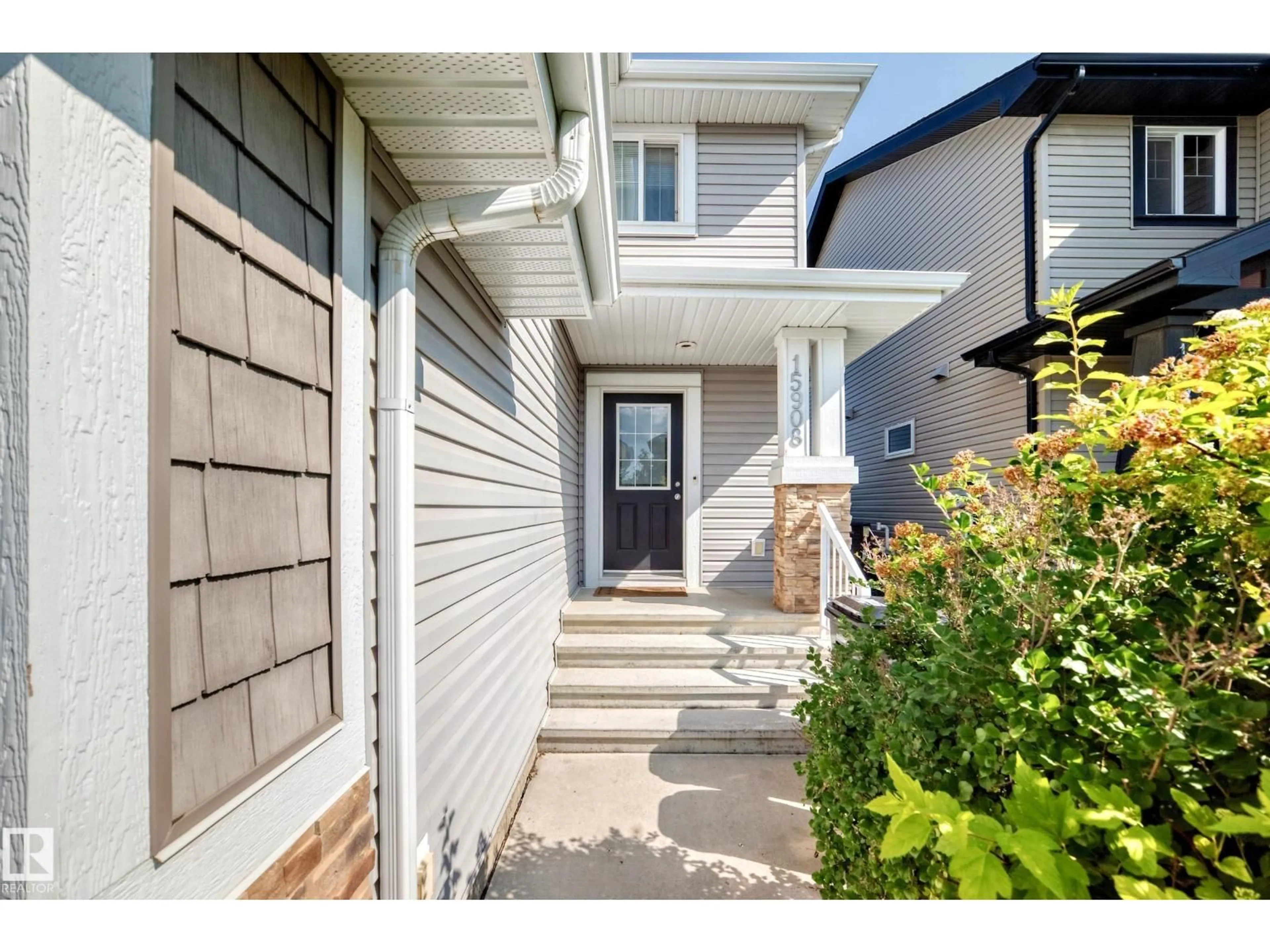 Unknown for 15908 10 AV, Edmonton Alberta T6W2H2