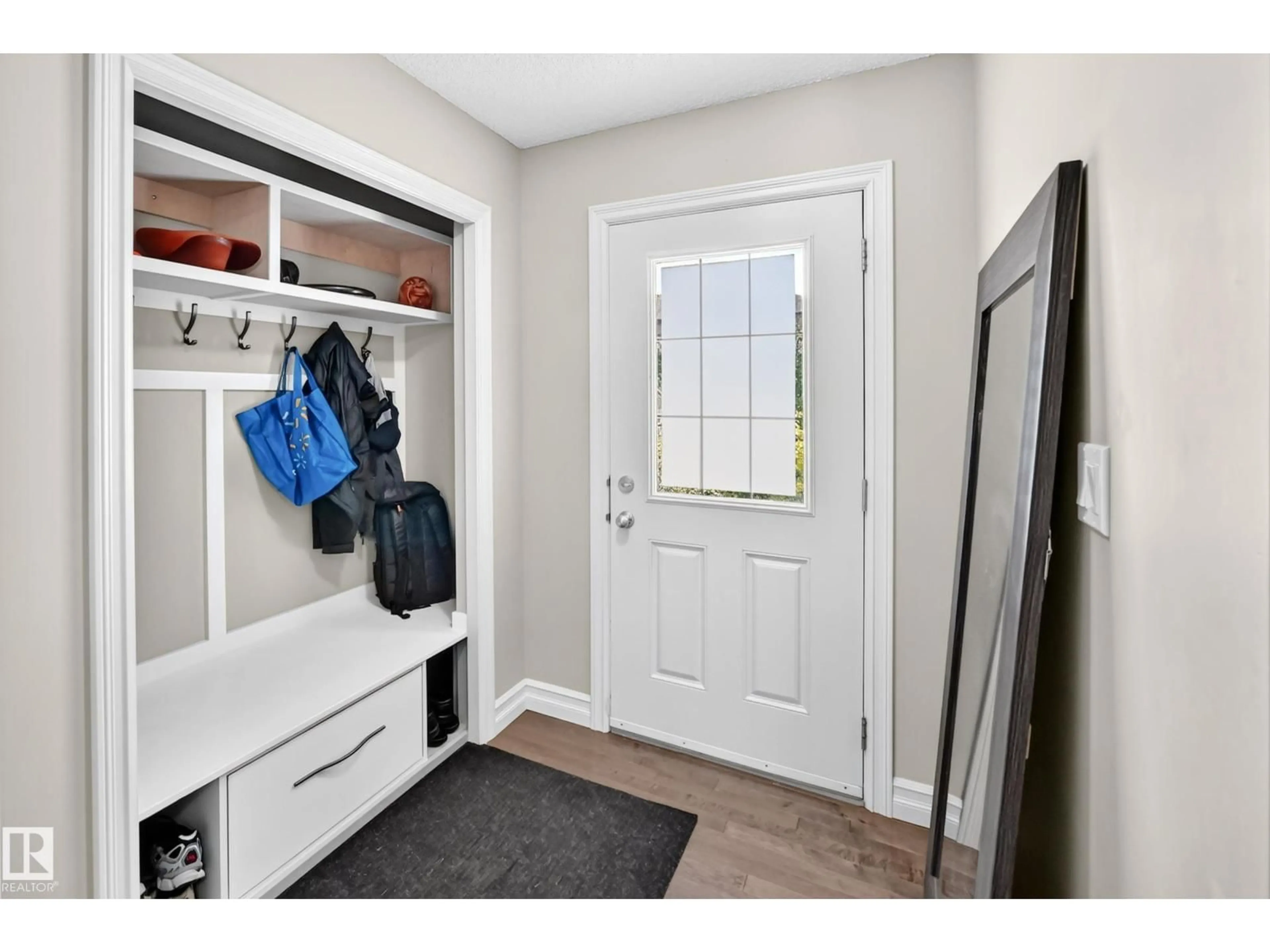 Indoor entryway for 15908 10 AV, Edmonton Alberta T6W2H2