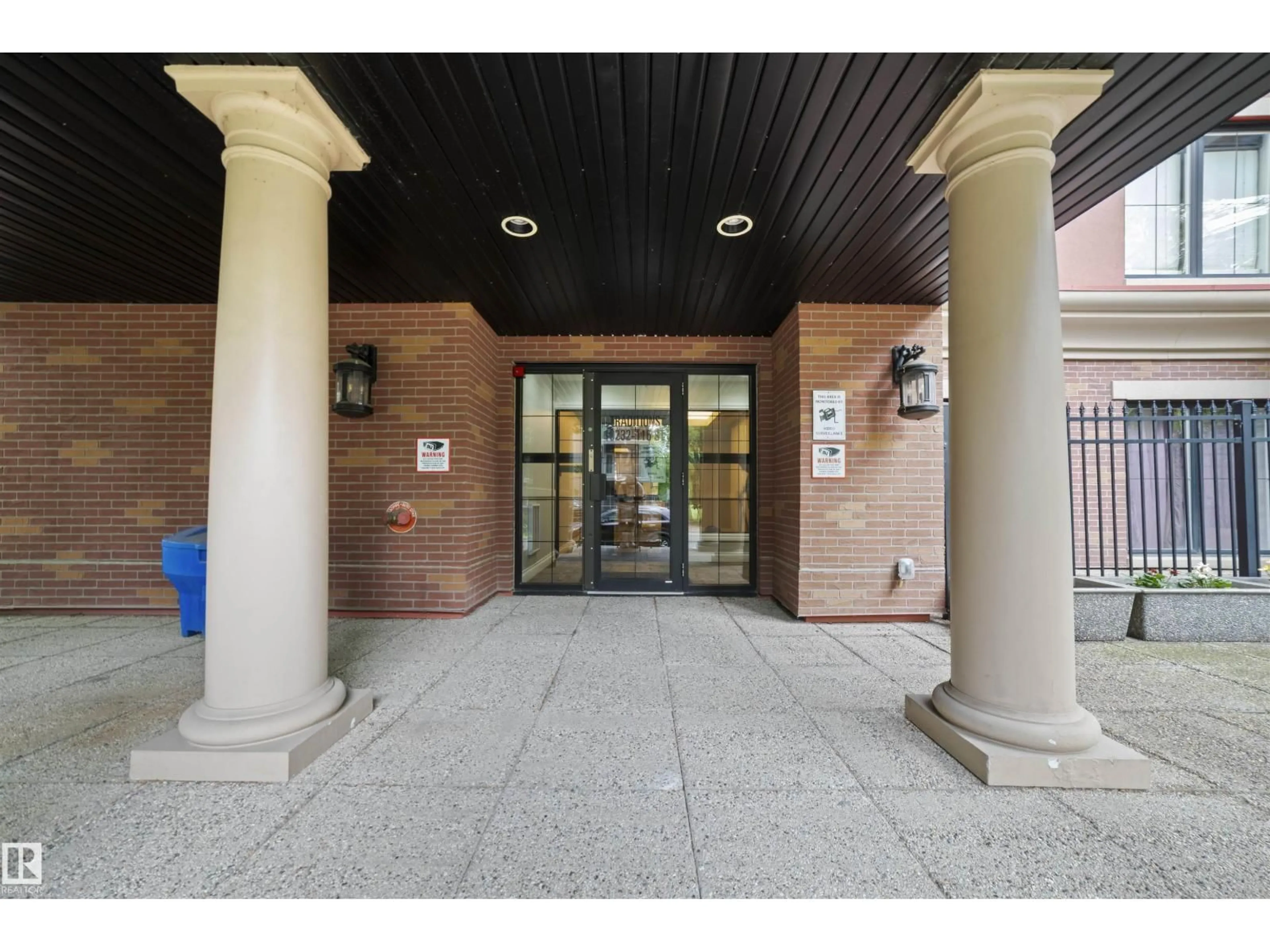 Indoor foyer for 405 10232 115 ST NW, Edmonton Alberta T5K1T8