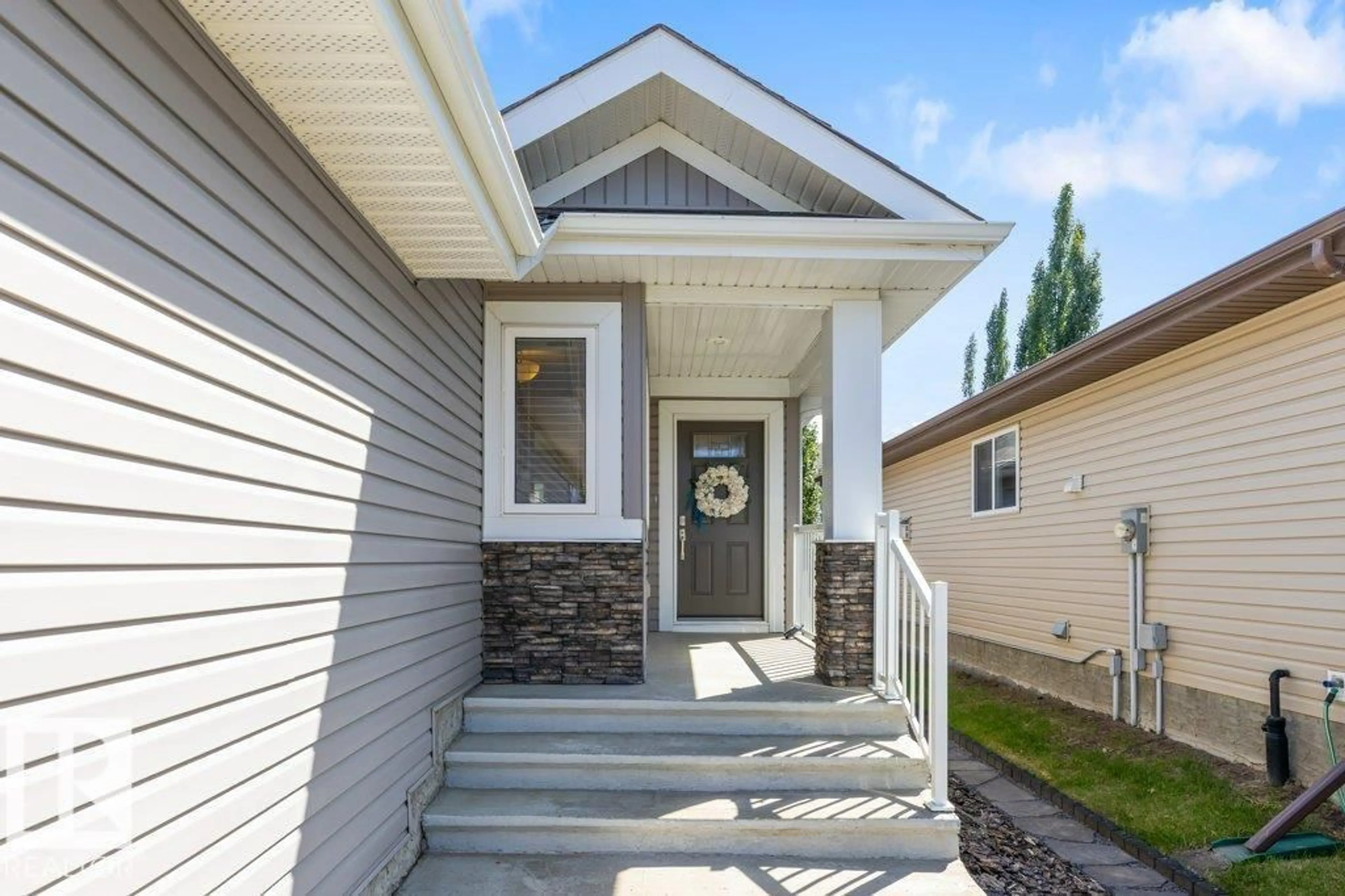 Home with vinyl exterior material, street for 16 NORELLE TERRACE, St. Albert Alberta T8N3V1