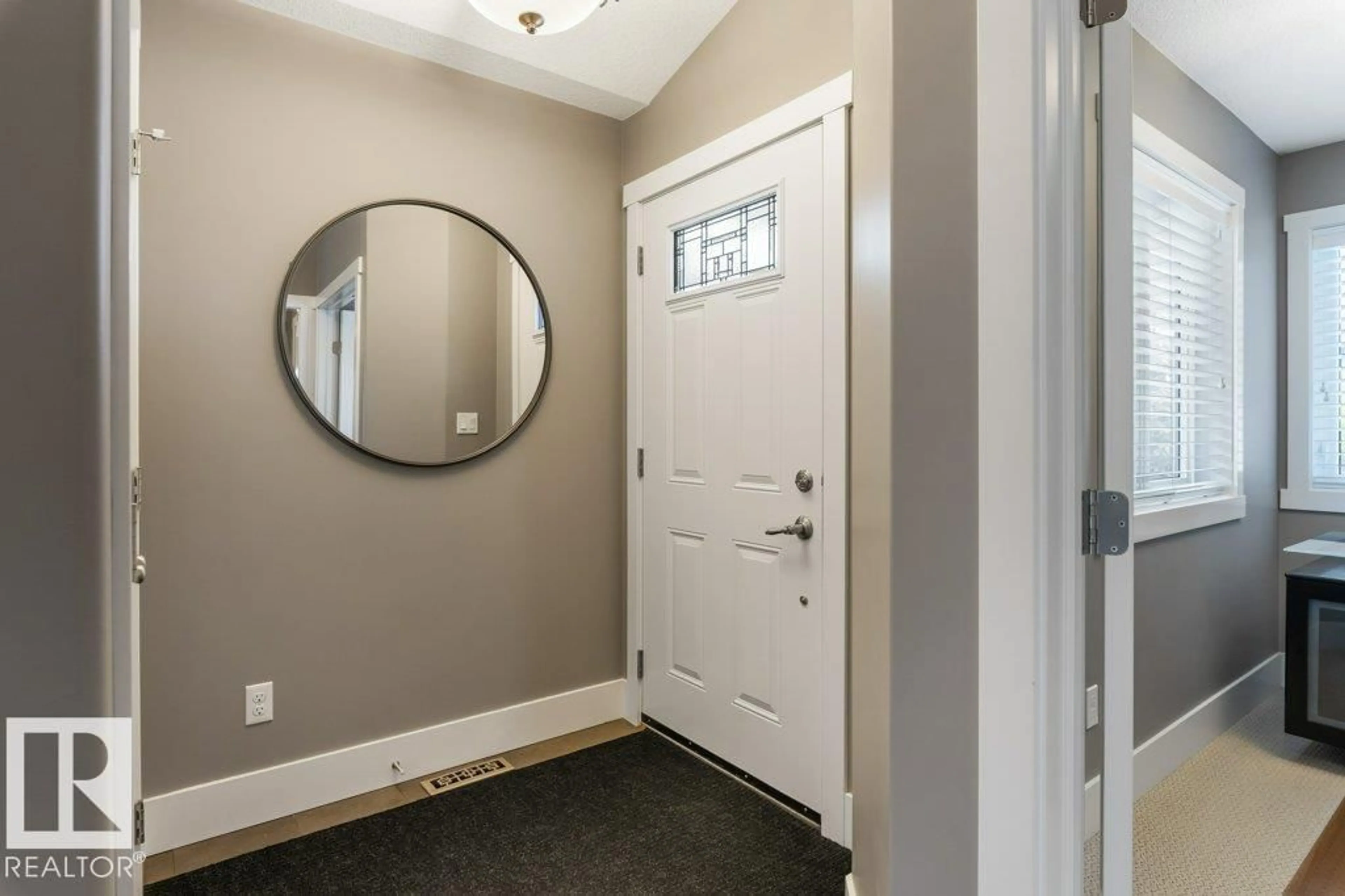 Indoor entryway for 16 NORELLE TERRACE, St. Albert Alberta T8N3V1