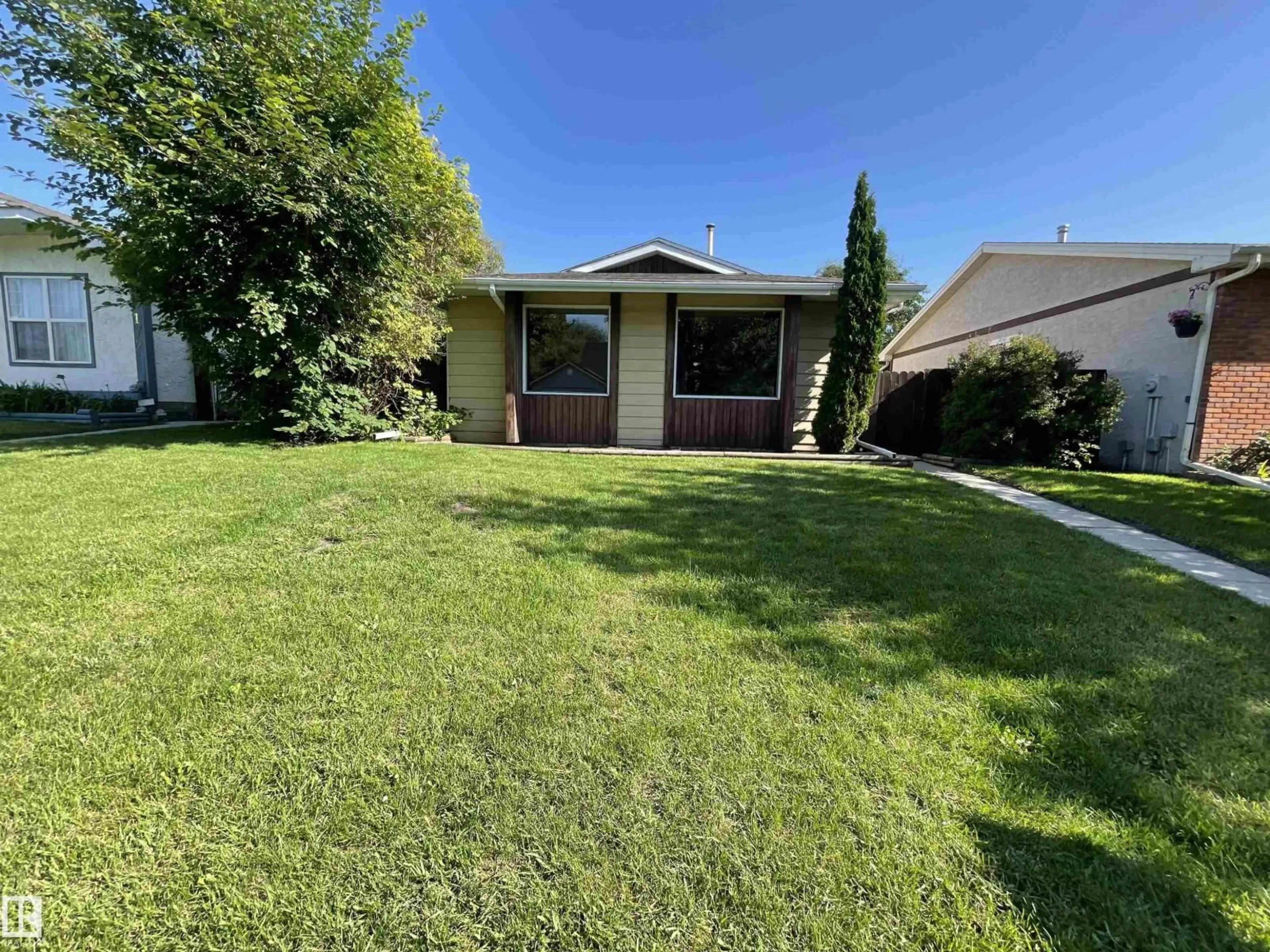 A pic from outside/outdoor area/front of a property/back of a property/a pic from drone, street for 174 GREENWOOD DR, Spruce Grove Alberta T7X1Y7