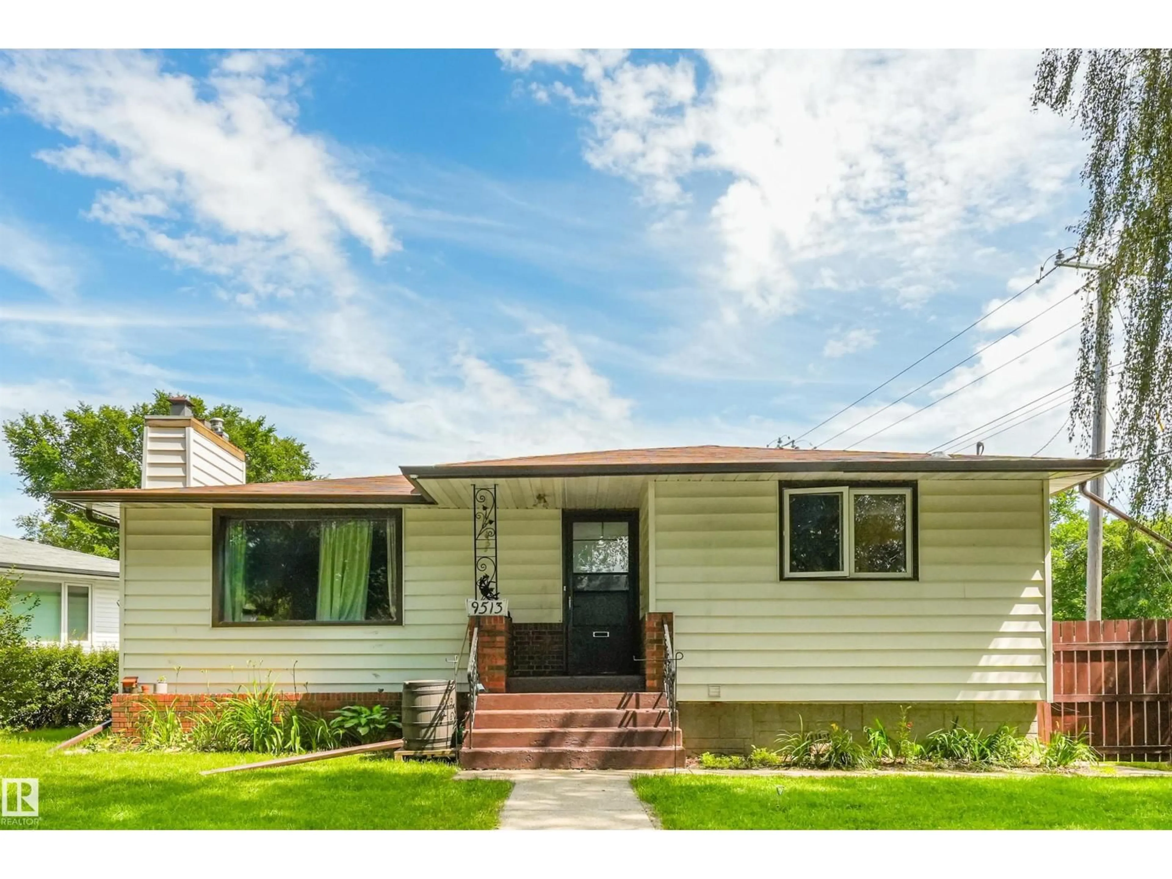 Home with vinyl exterior material, street for NW - 9513 81 ST, Edmonton Alberta T6C2W4
