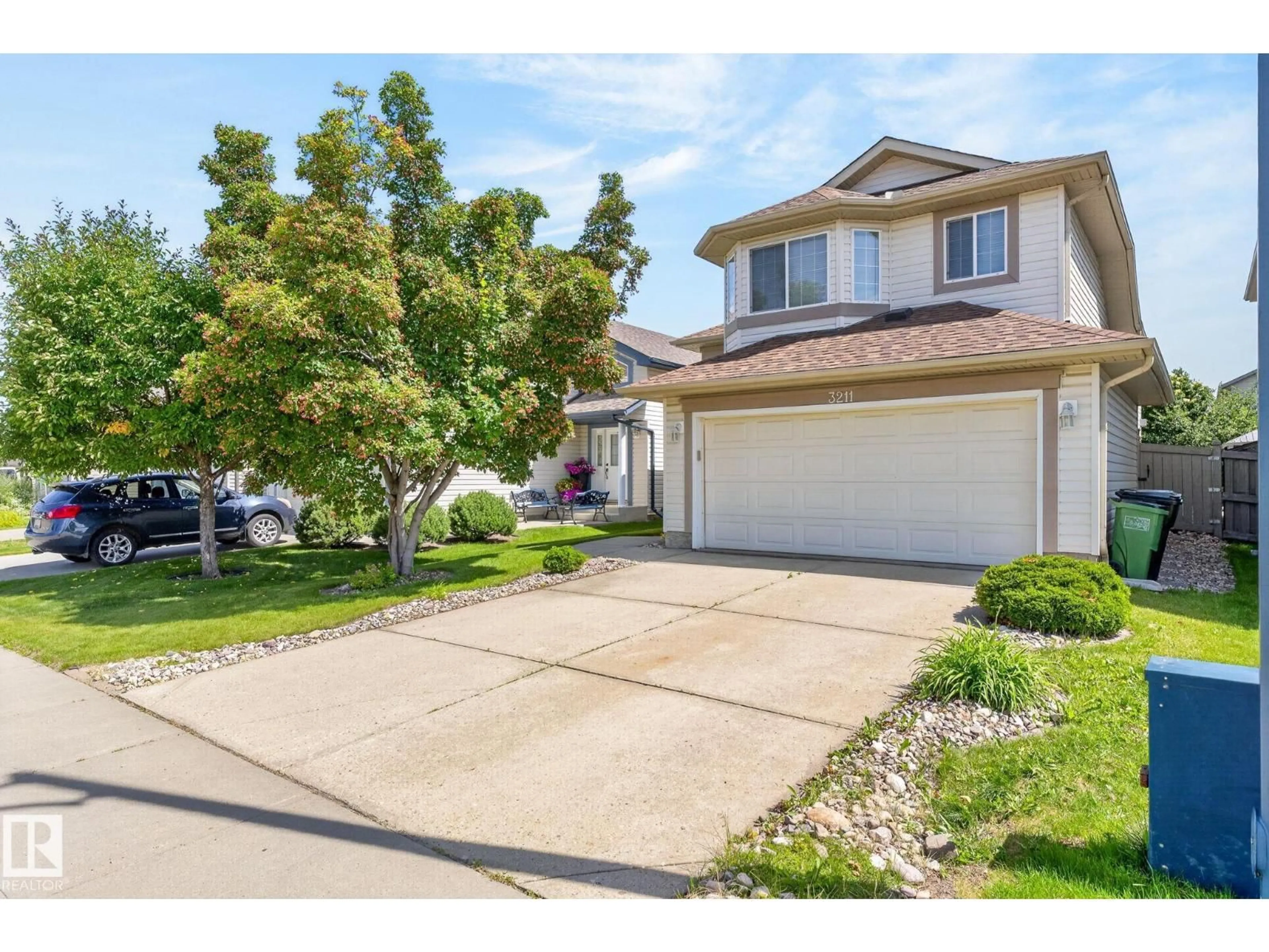 A pic from outside/outdoor area/front of a property/back of a property/a pic from drone, street for 3211 MCPHADDEN PL, Edmonton Alberta T6W1L1