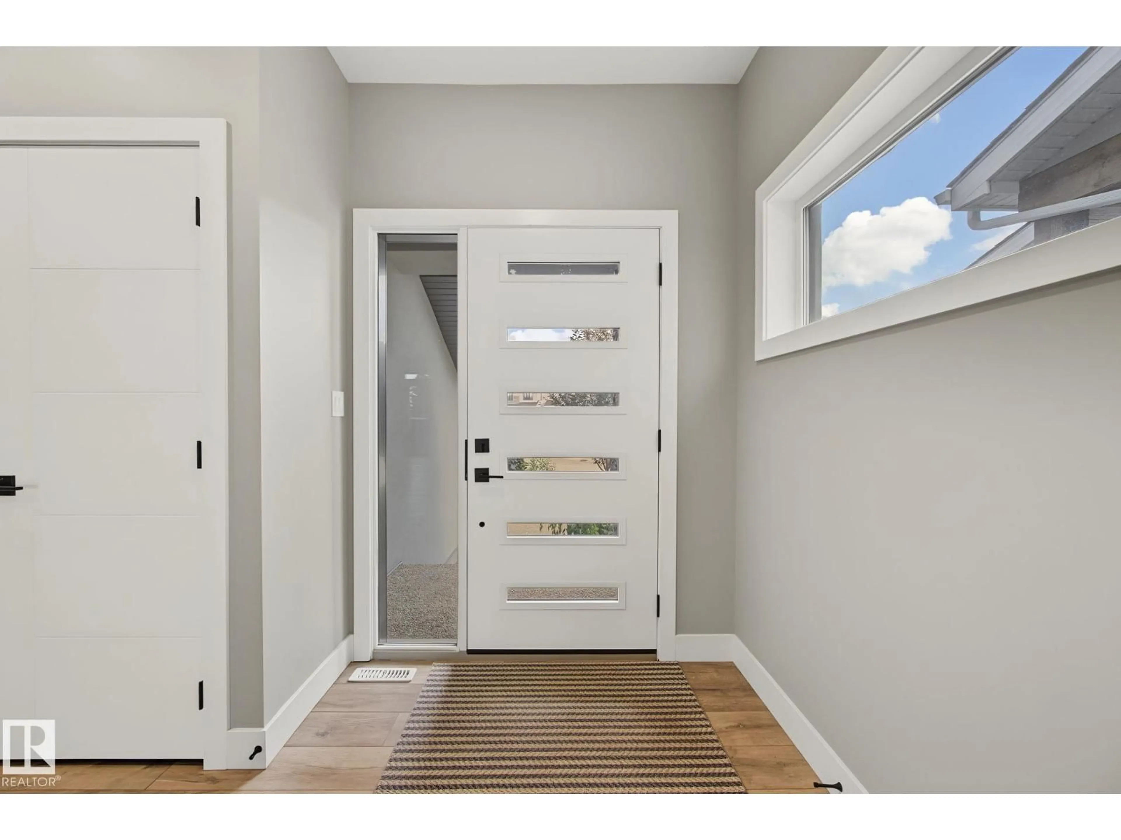 Indoor entryway for 1463 HOWES CR, Edmonton Alberta T6W4G6
