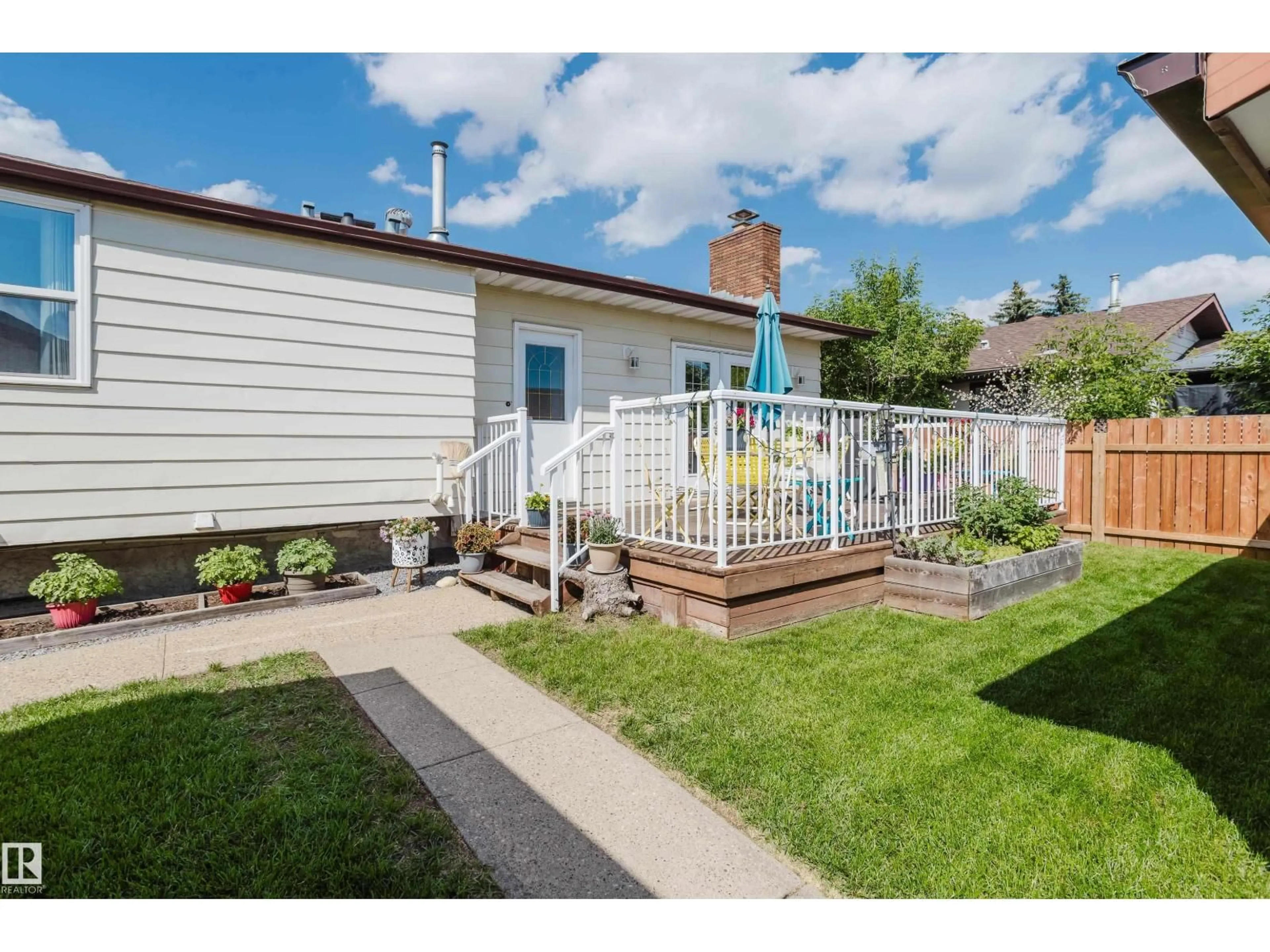 Unknown for 10433 32A AV, Edmonton Alberta T6J4A7