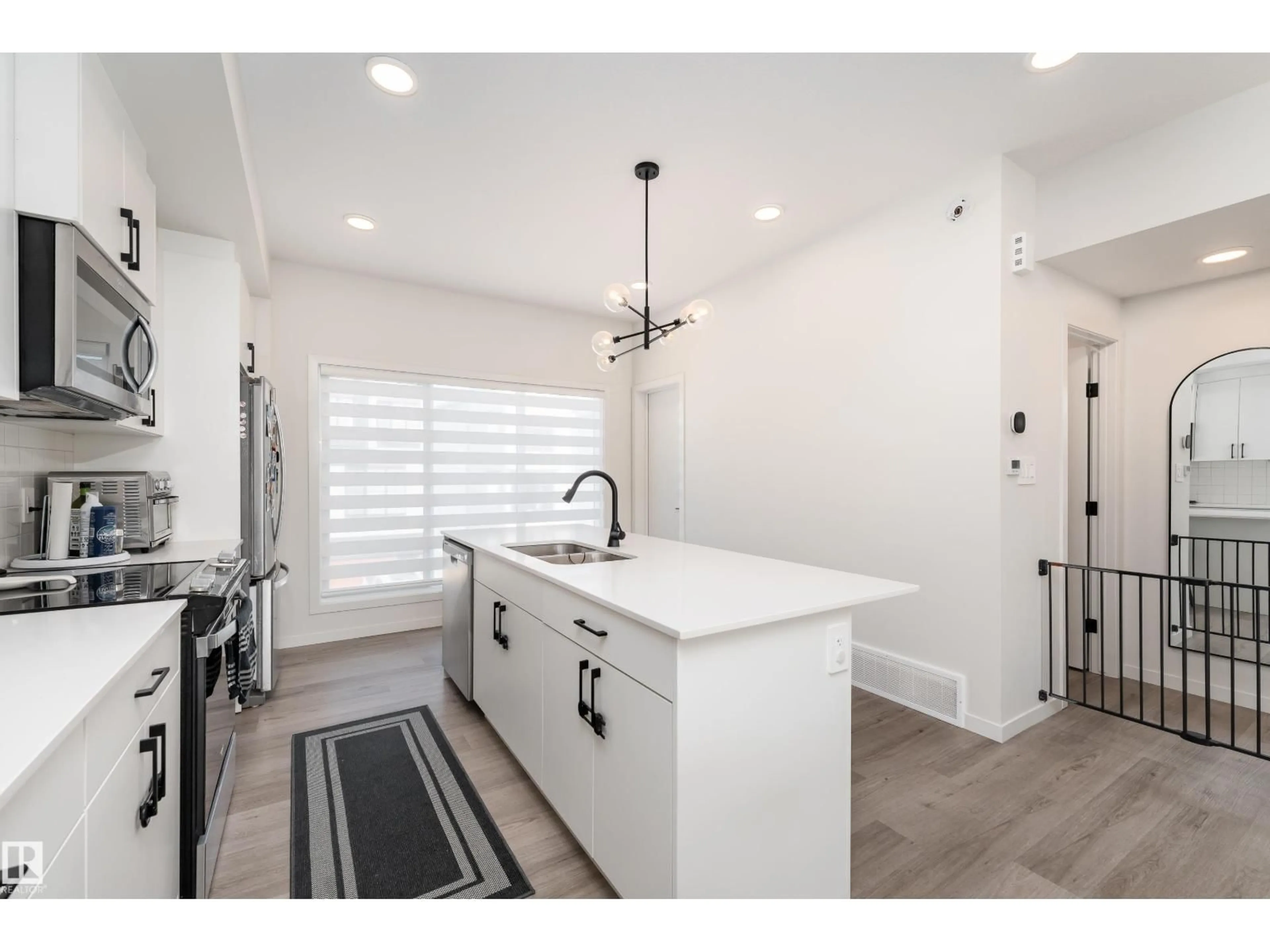 Open concept kitchen, ceramic/tile floor for 516 37 ST, Edmonton Alberta T6X3B2