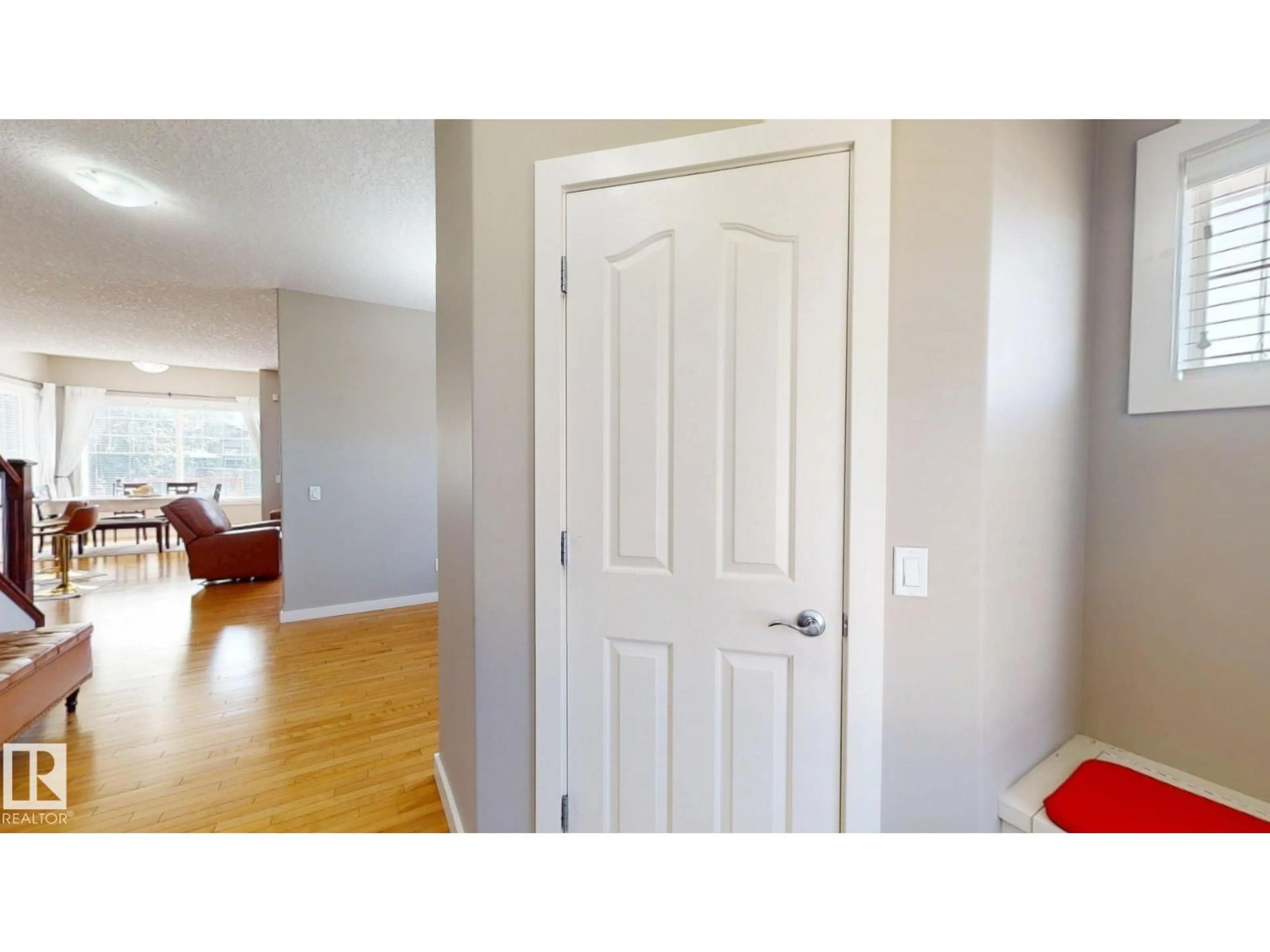 Indoor entryway for 335 62 ST, Edmonton Alberta T6X0E5