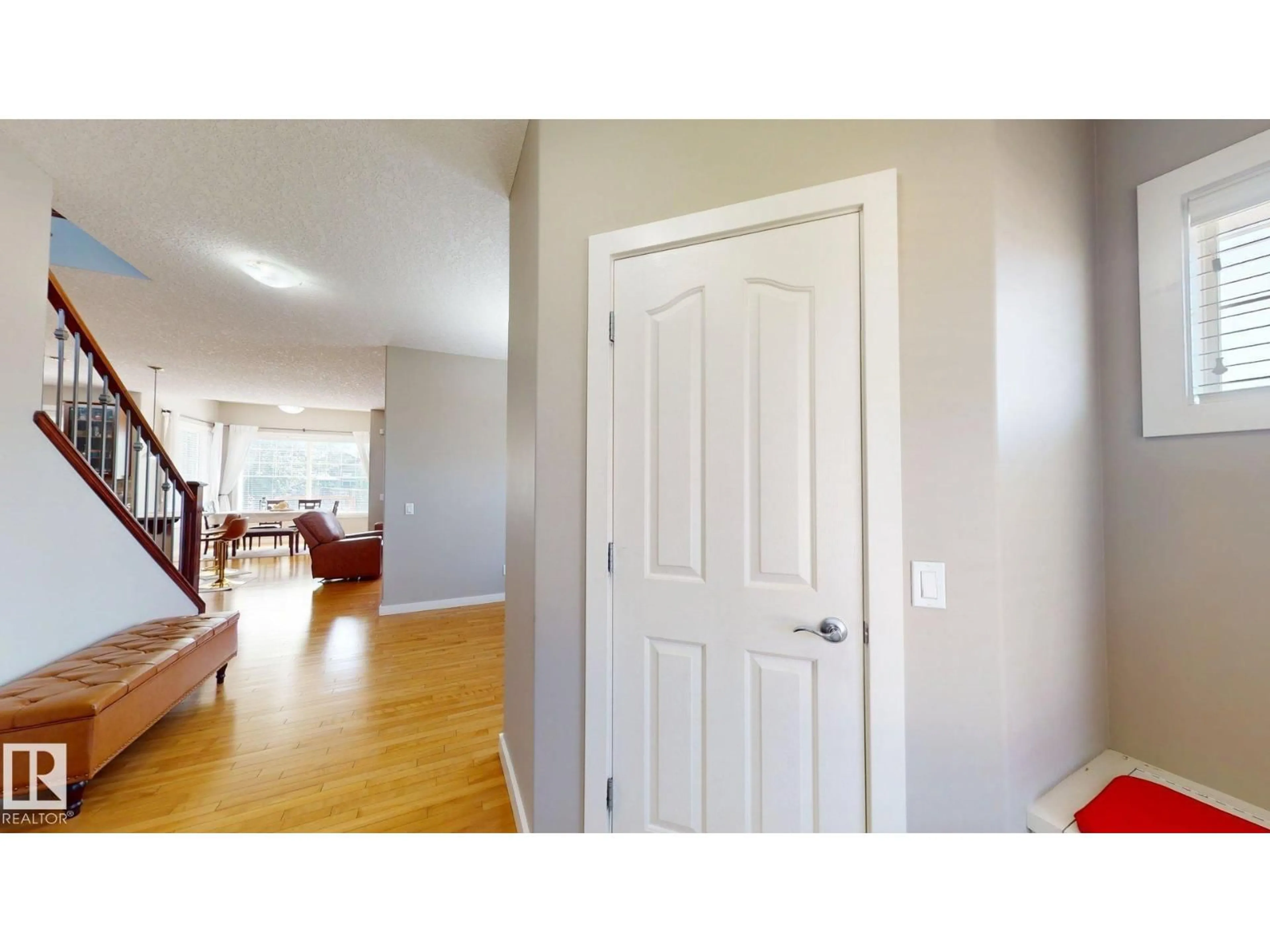 Indoor entryway for 335 62 ST, Edmonton Alberta T6X0E5