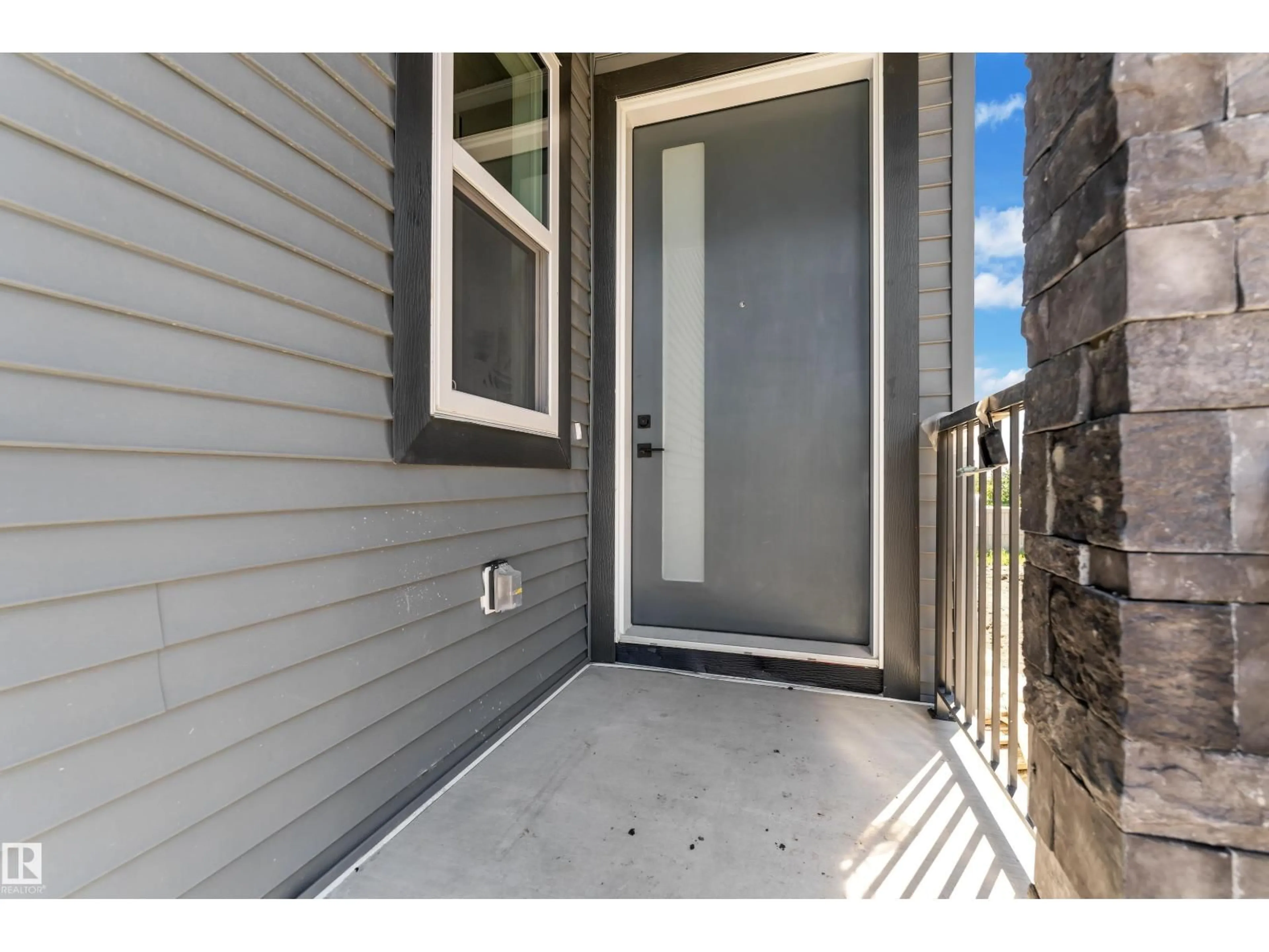Indoor entryway for 207 LINDEN LO, Leduc Alberta T9E1T2