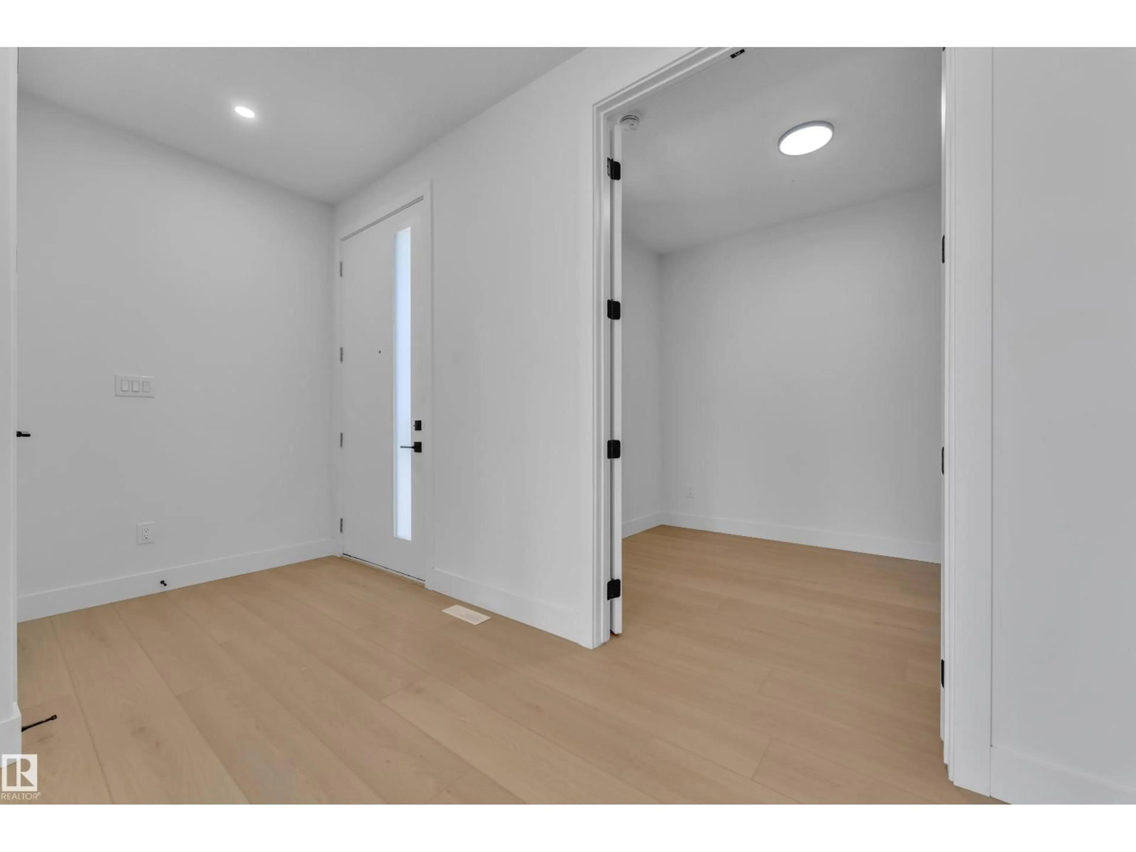 Indoor entryway for 207 LINDEN LO, Leduc Alberta T9E1T2