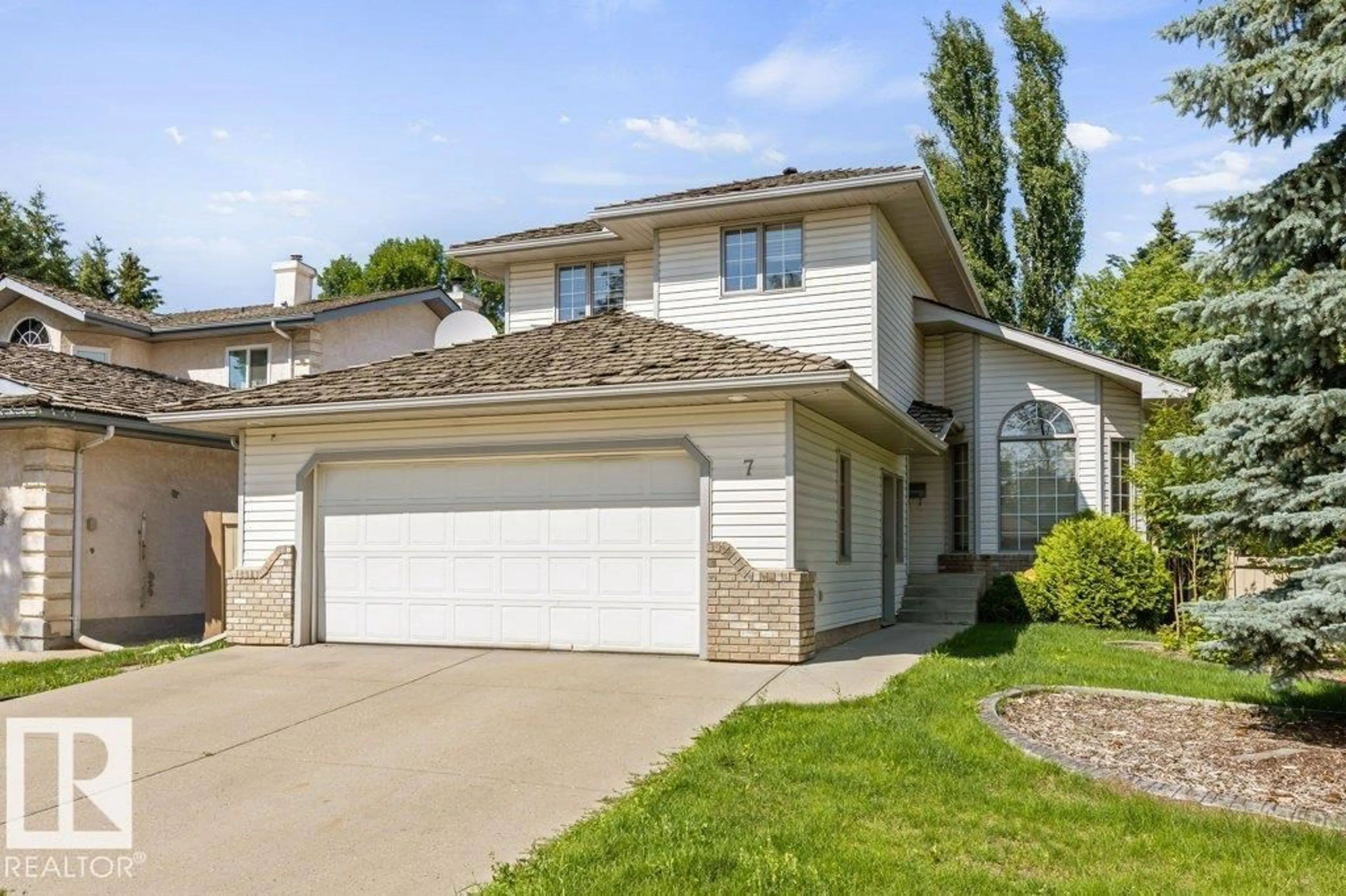 Home with vinyl exterior material, street for 7 EAGLE PT, St. Albert Alberta T8N5X4