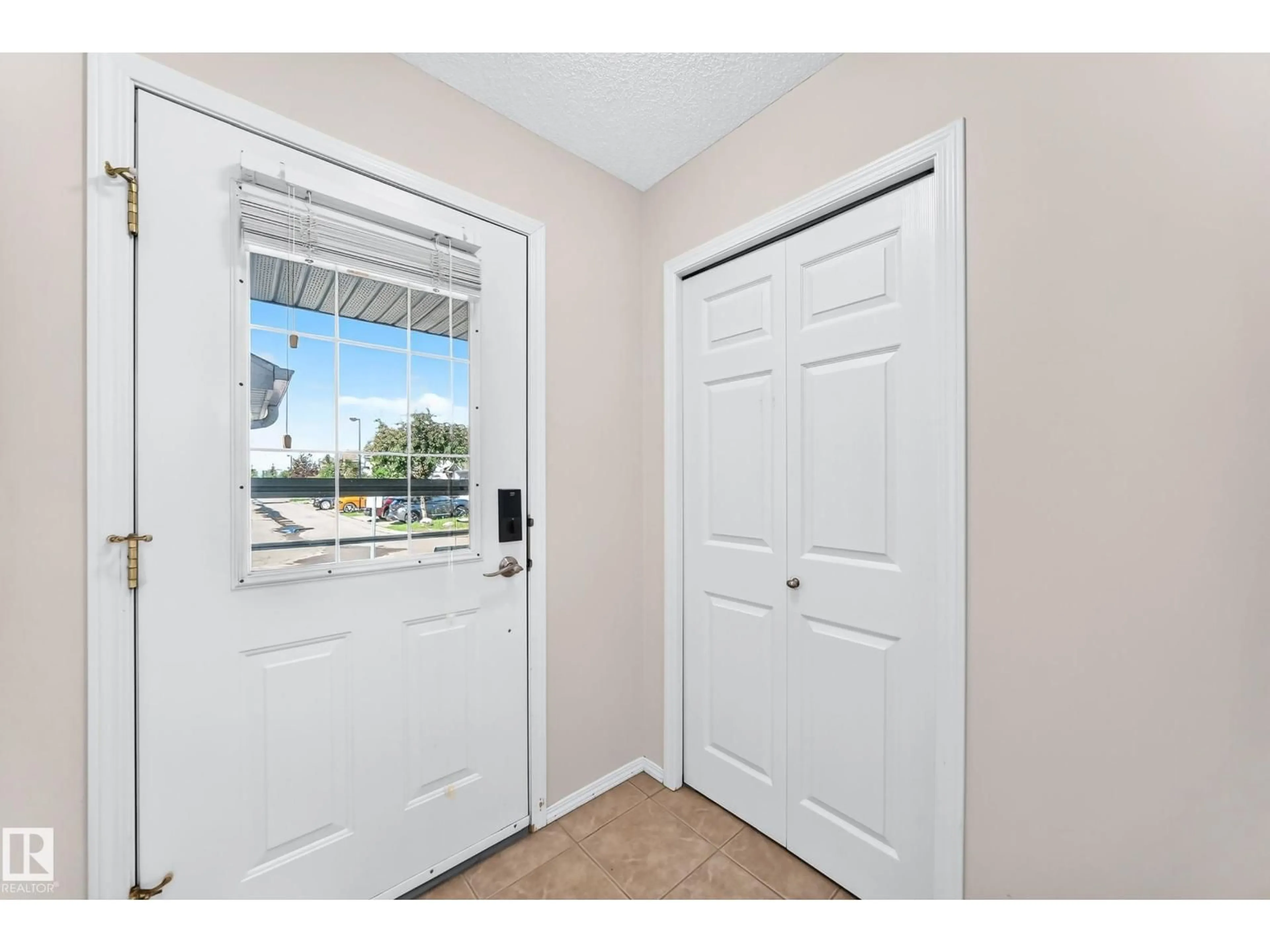 Indoor entryway for #5 - 13403 CUMBERLAND RD, Edmonton Alberta T6V1P9