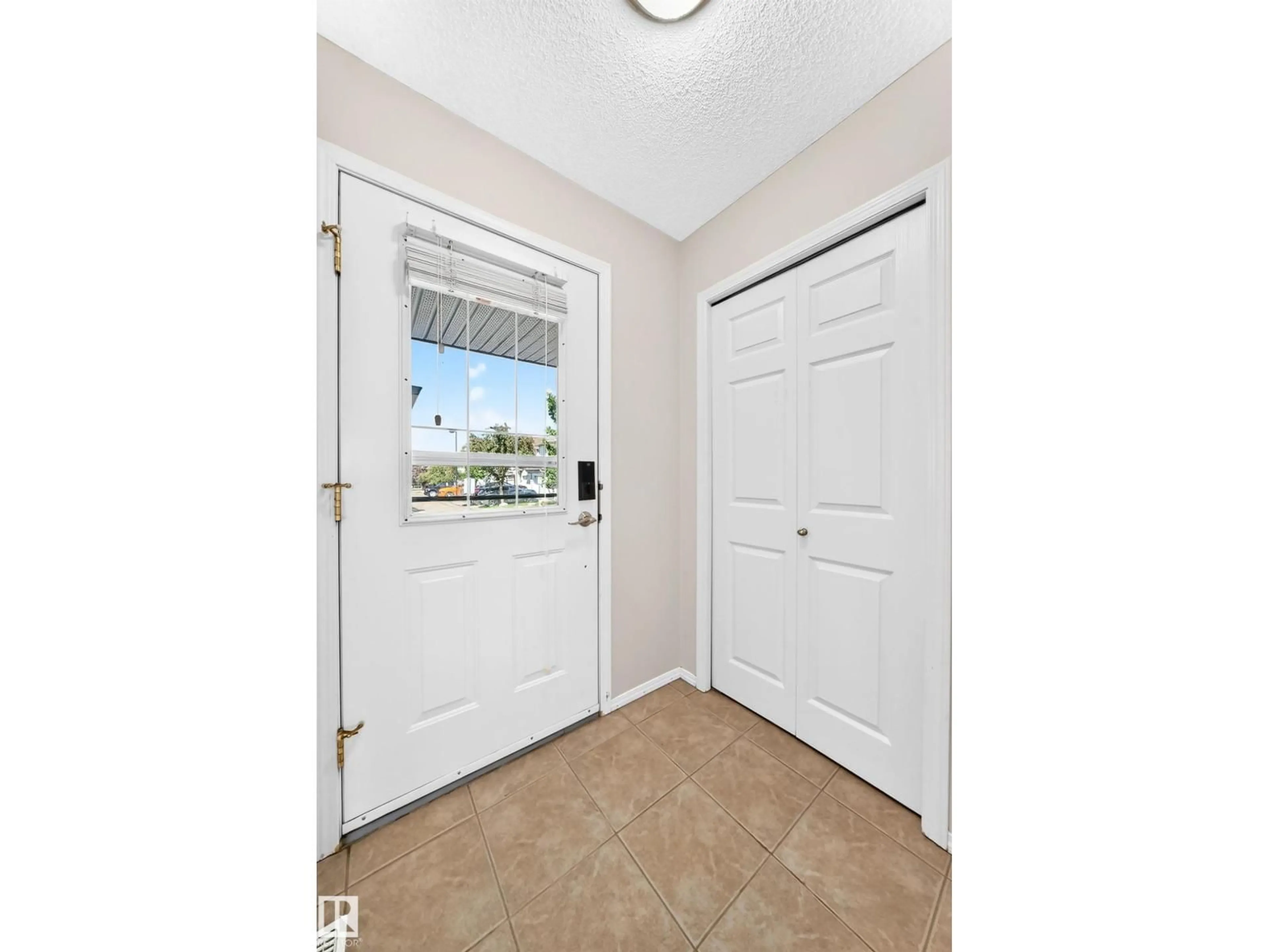 Indoor entryway for #5 - 13403 CUMBERLAND RD, Edmonton Alberta T6V1P9