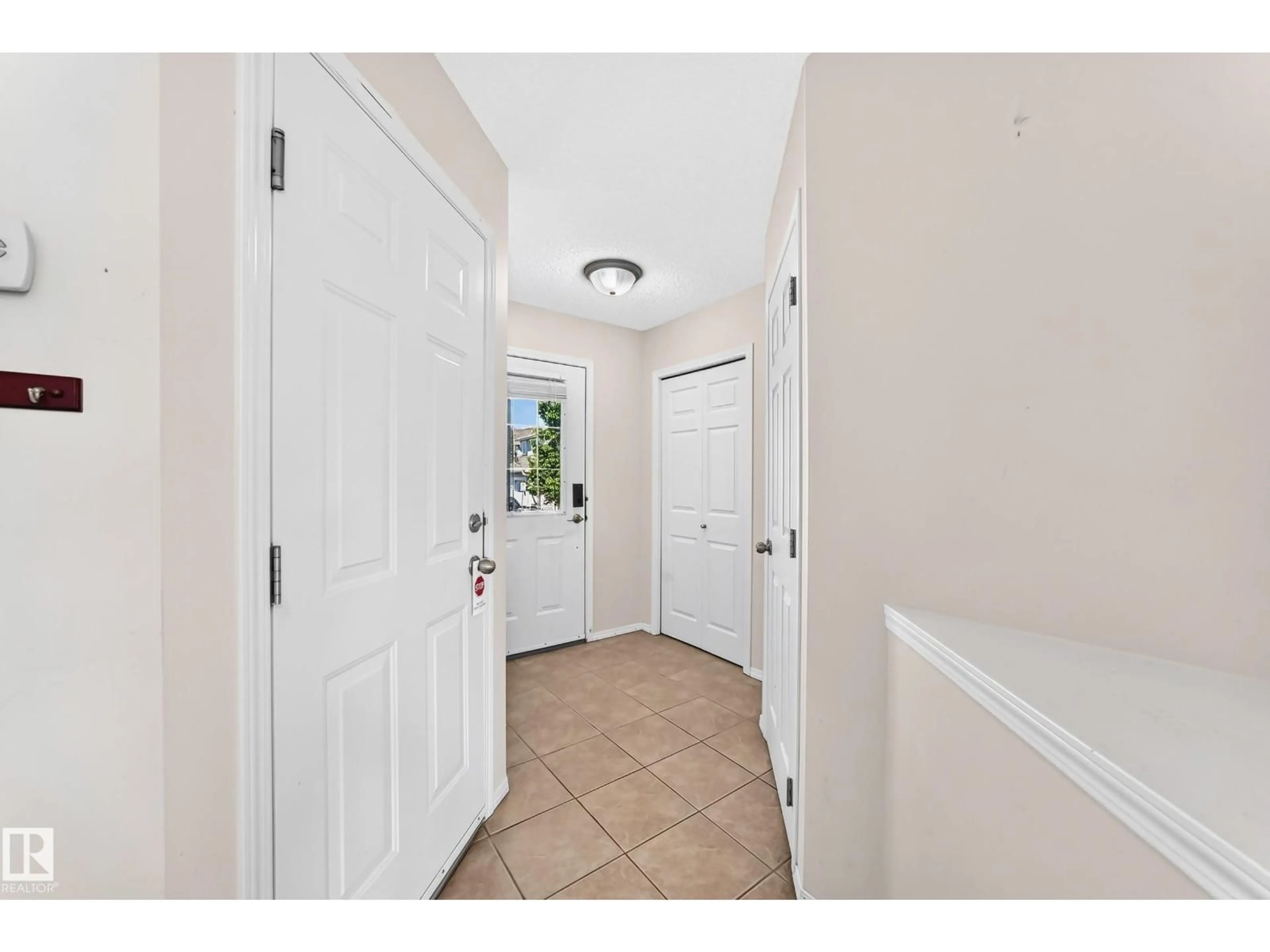 Indoor entryway for #5 - 13403 CUMBERLAND RD, Edmonton Alberta T6V1P9