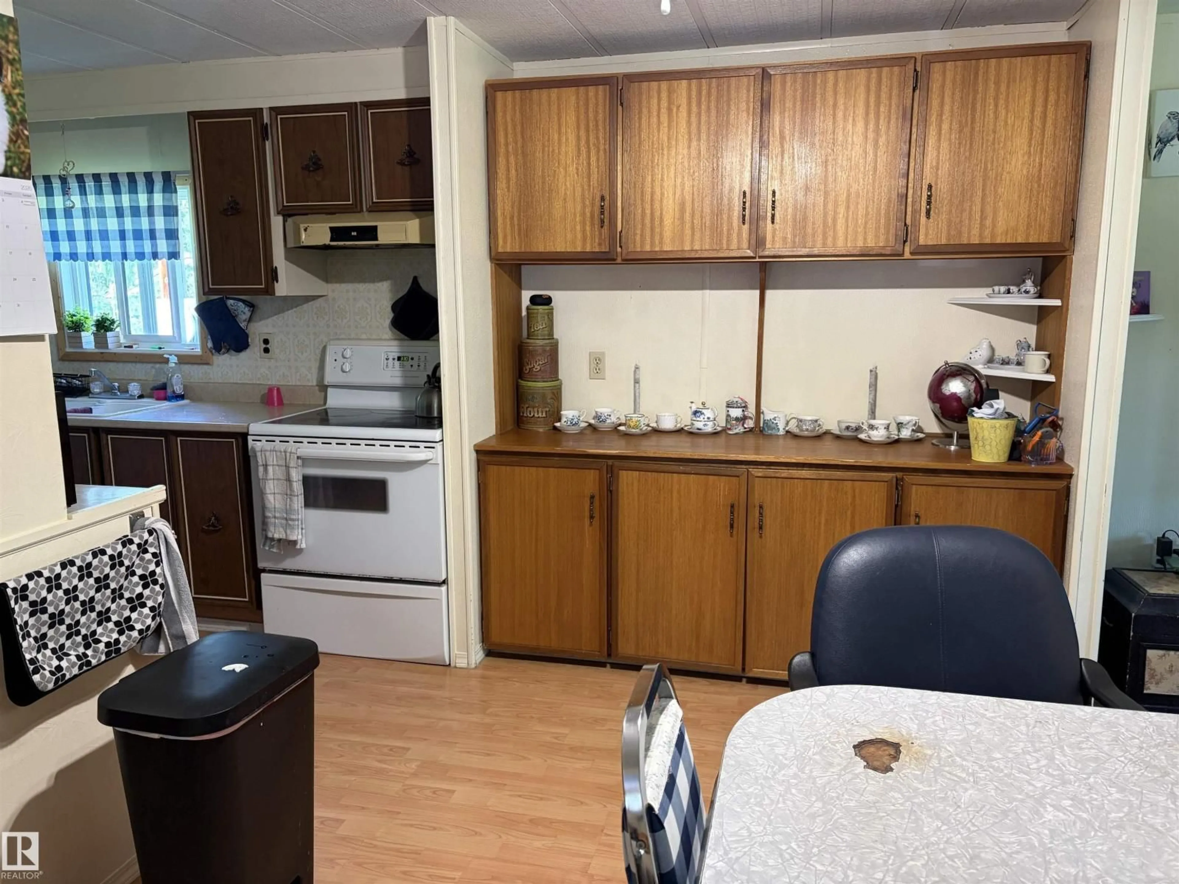 Standard kitchen, wood/laminate floor for 501 11131 TWP RD 600, Rural St. Paul County Alberta T0A0C0