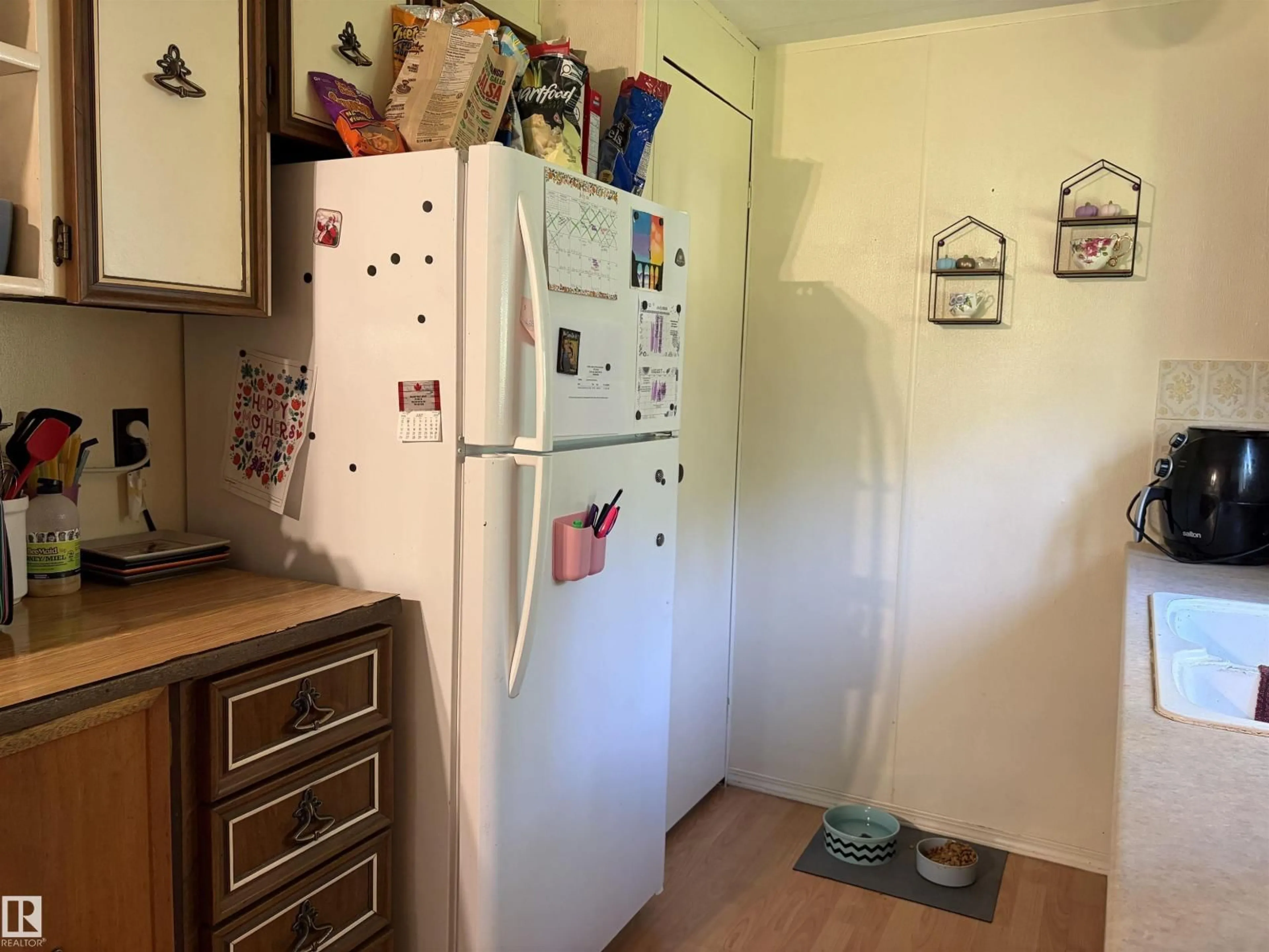 Standard kitchen, unknown for 501 11131 TWP RD 600, Rural St. Paul County Alberta T0A0C0
