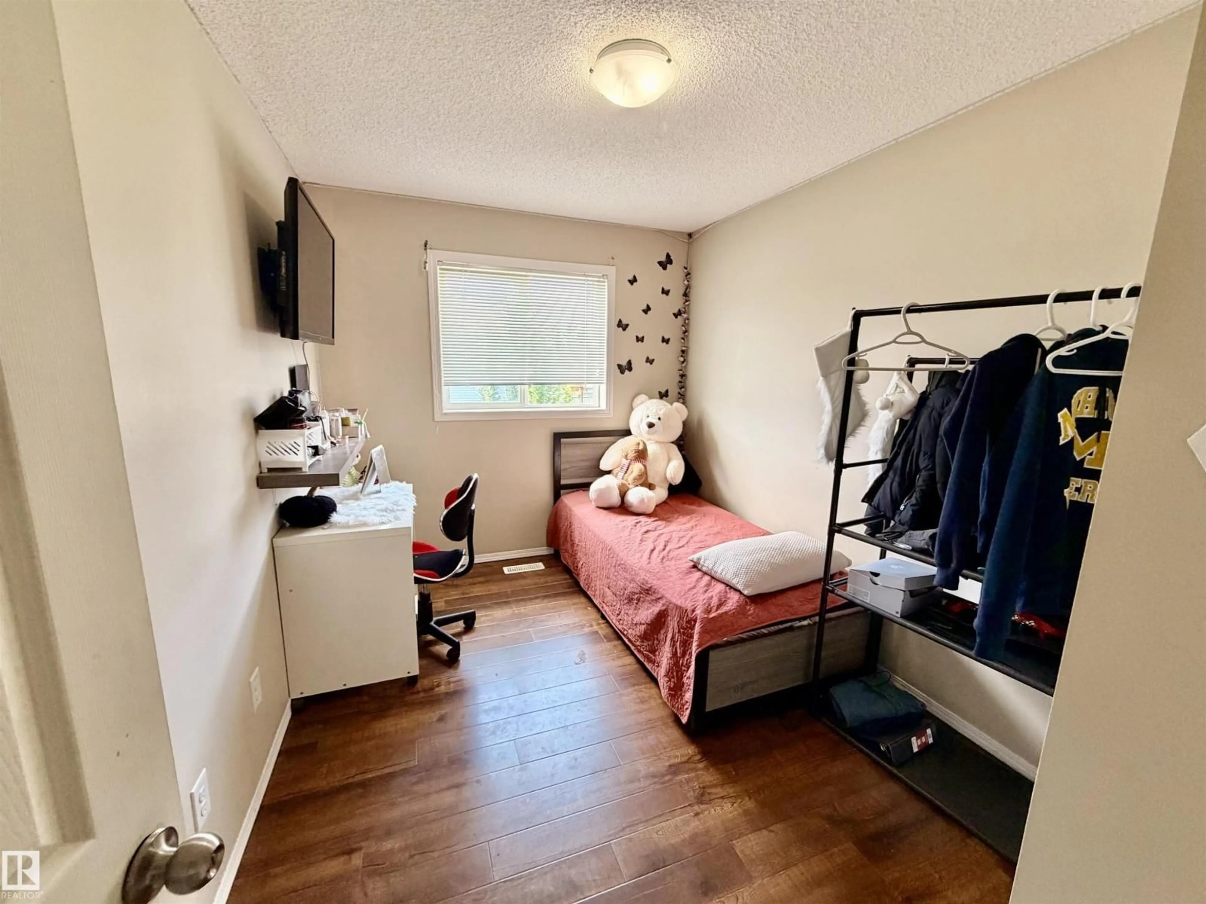 A pic of a room for NW - 13834 37 ST, Edmonton Alberta T5Y3G5