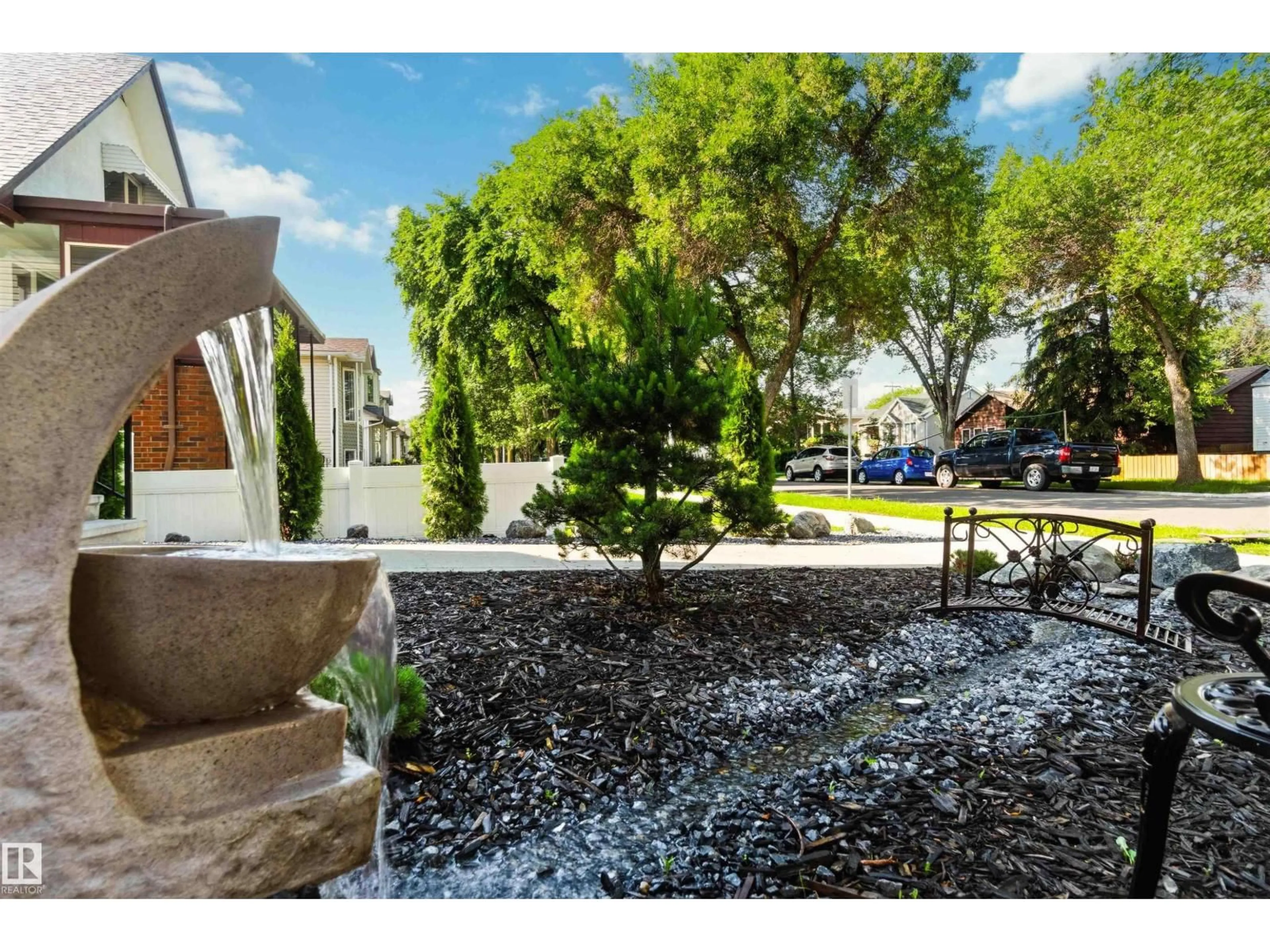 Patio, street for 12929 122 ST, Edmonton Alberta T5L0E8