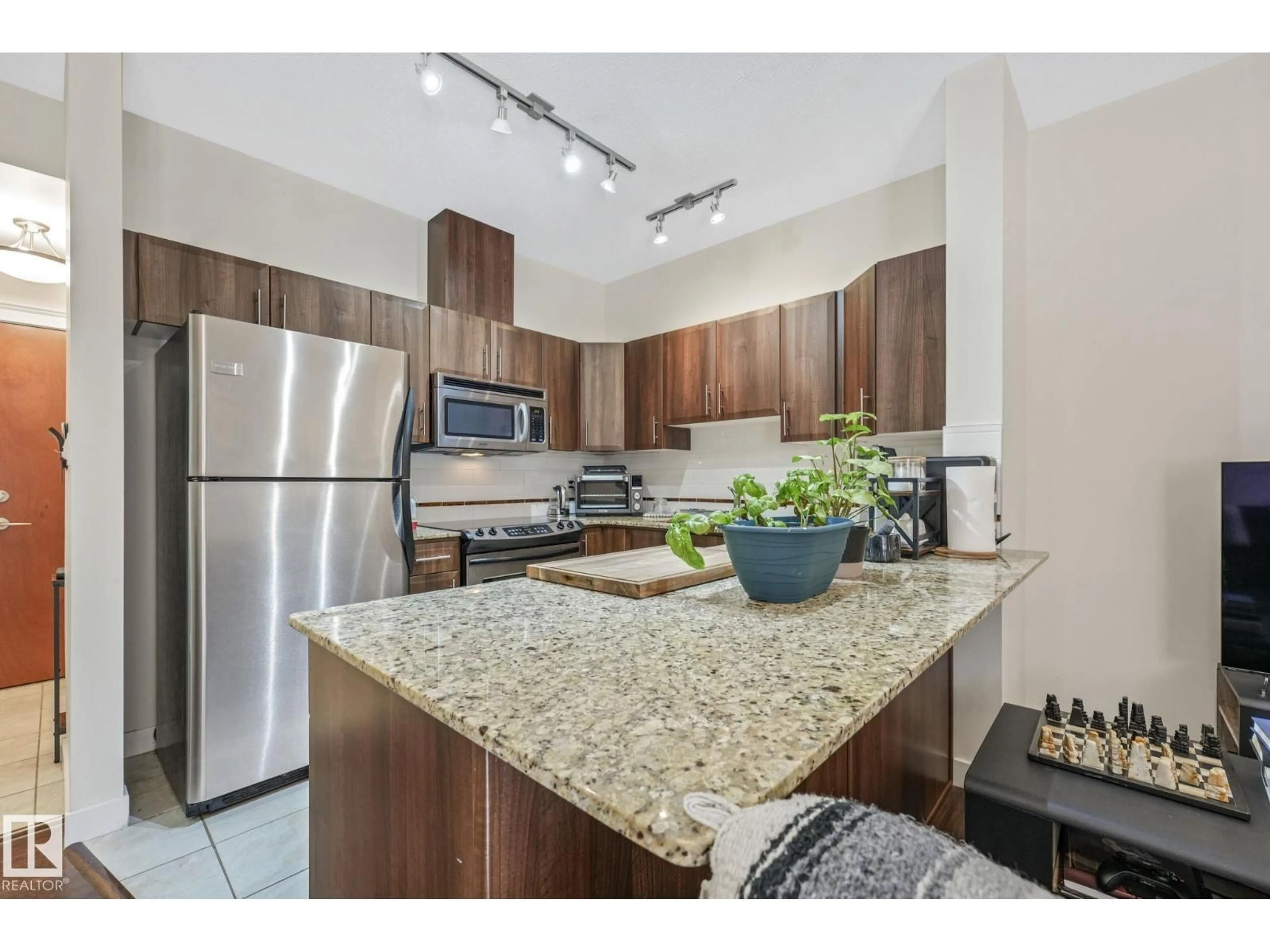 Unknown for 215 - 10333 112 ST NW, Edmonton Alberta T5K0B4