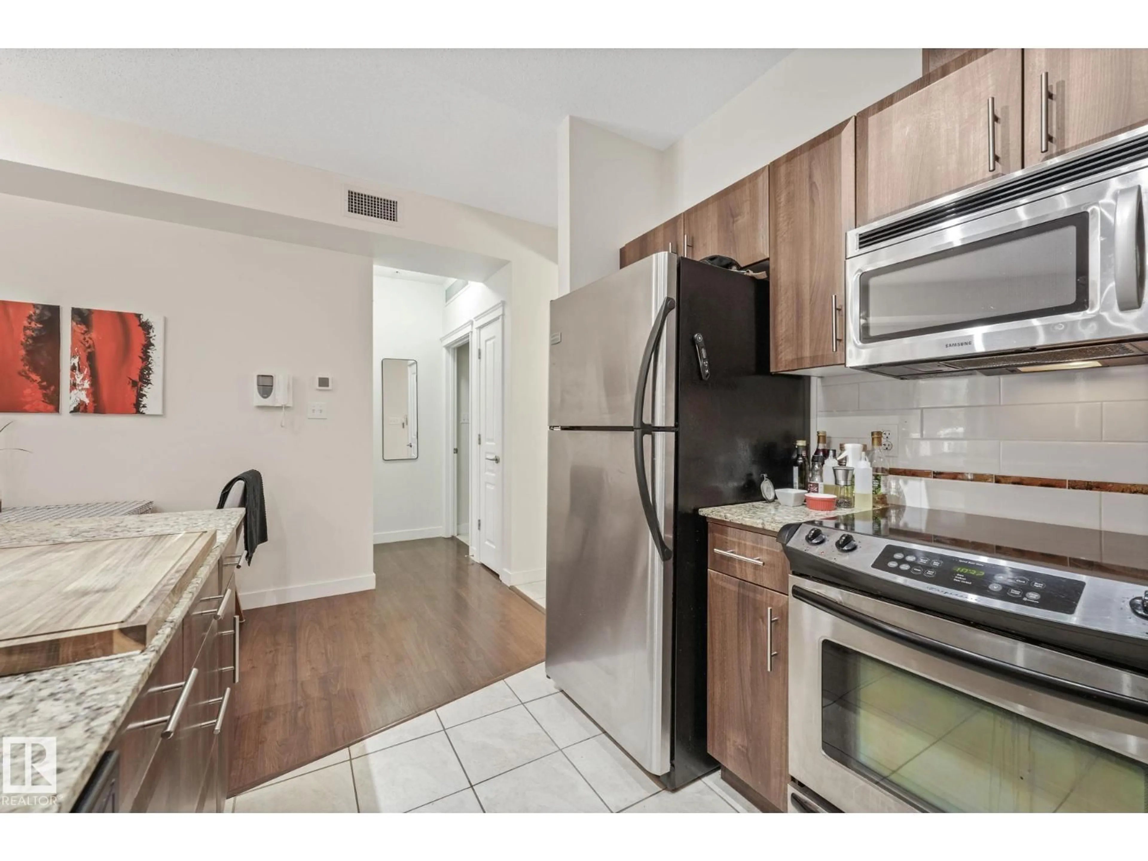Standard kitchen, unknown for 215 - 10333 112 ST NW, Edmonton Alberta T5K0B4