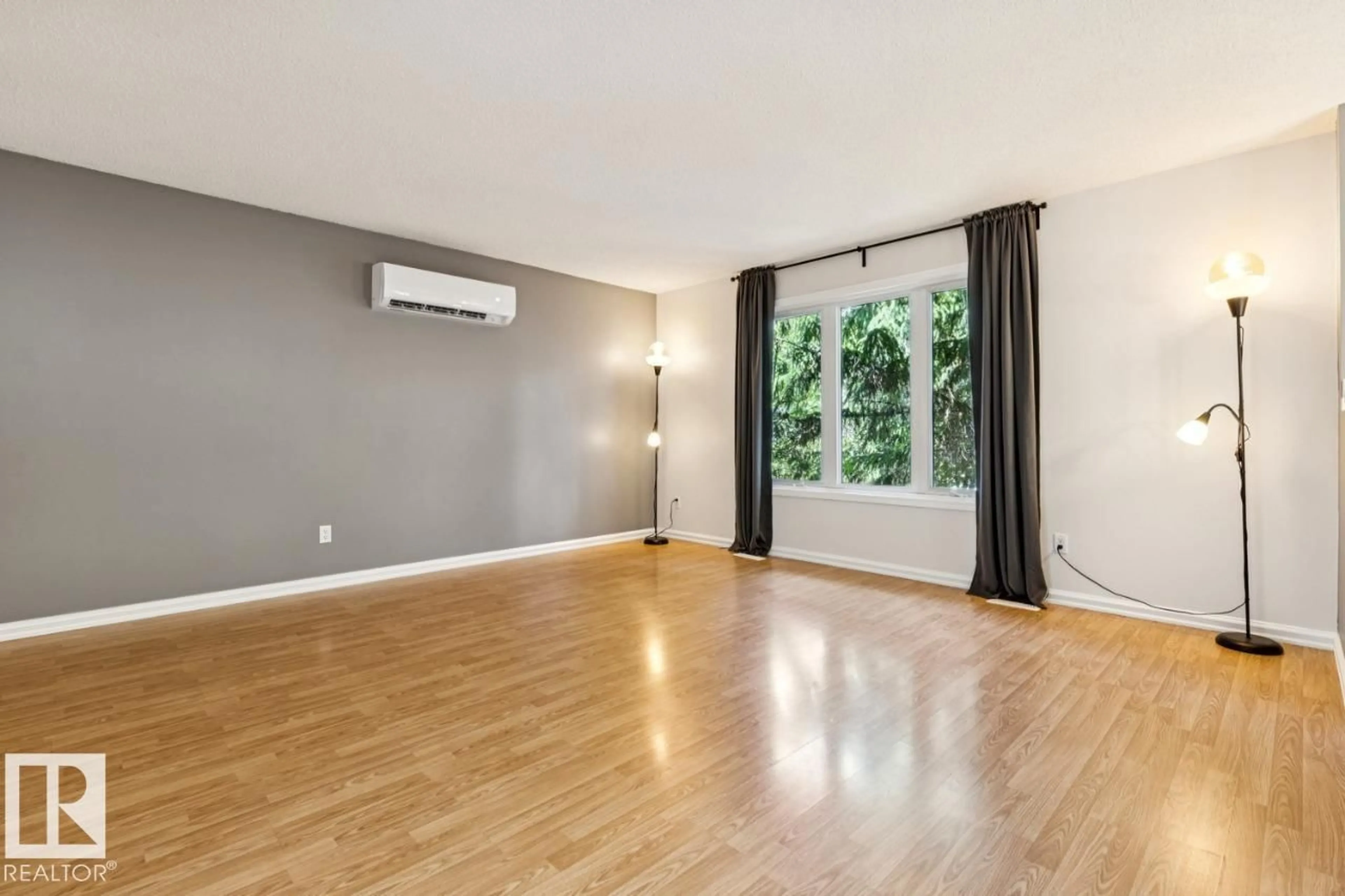 A pic of a room for 4649 16A AV, Edmonton Alberta T6L2S3