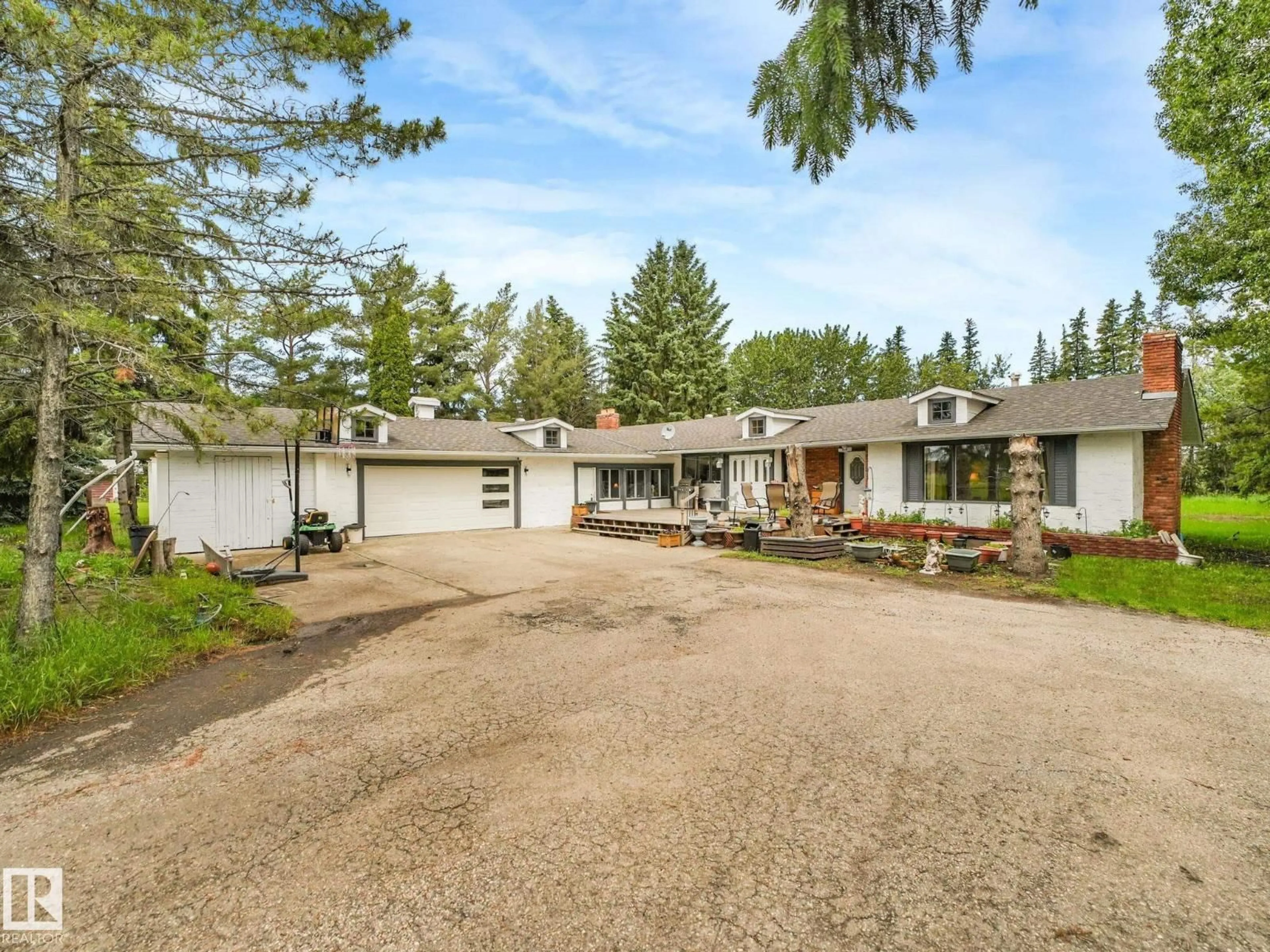 A pic from outside/outdoor area/front of a property/back of a property/a pic from drone, street for 10912 5 AV SW, Edmonton Alberta T6W1A2
