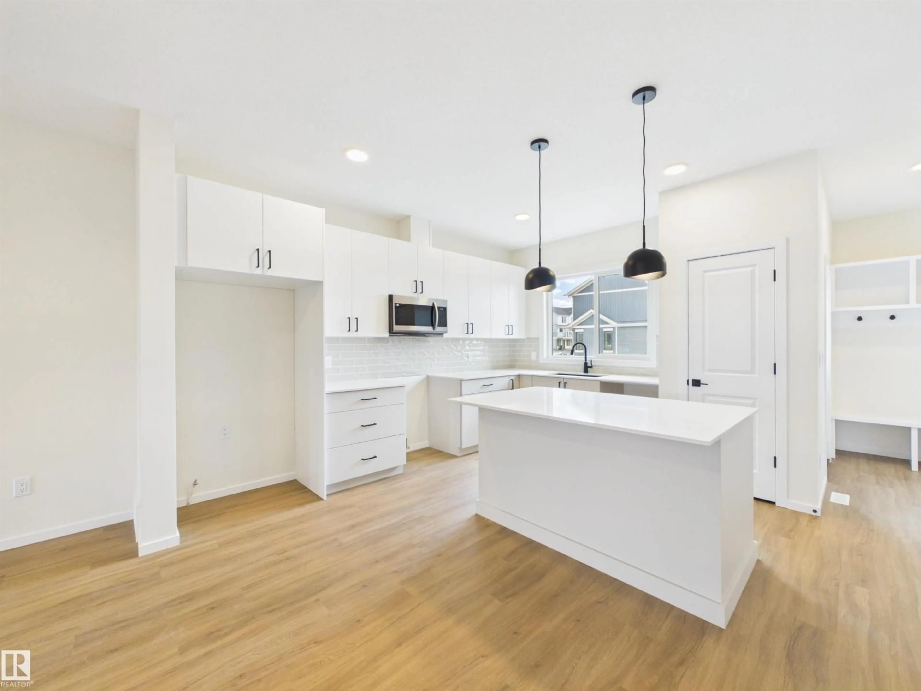 Open concept kitchen, unknown for 1096 MCLEOD AV, Spruce Grove Alberta T7X4G8