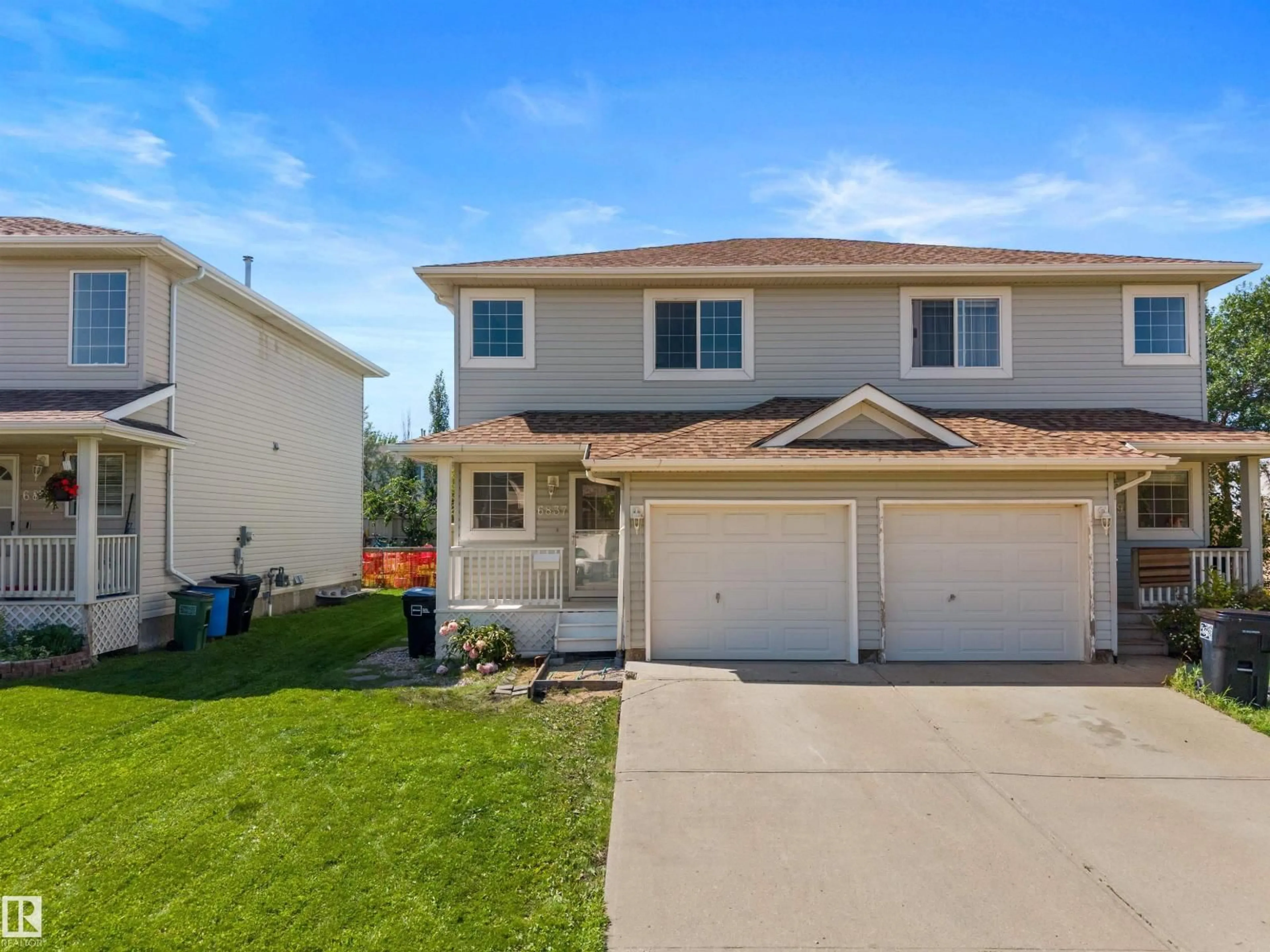Home with vinyl exterior material, unknown for 6837 159A AV, Edmonton Alberta T5Z3N9