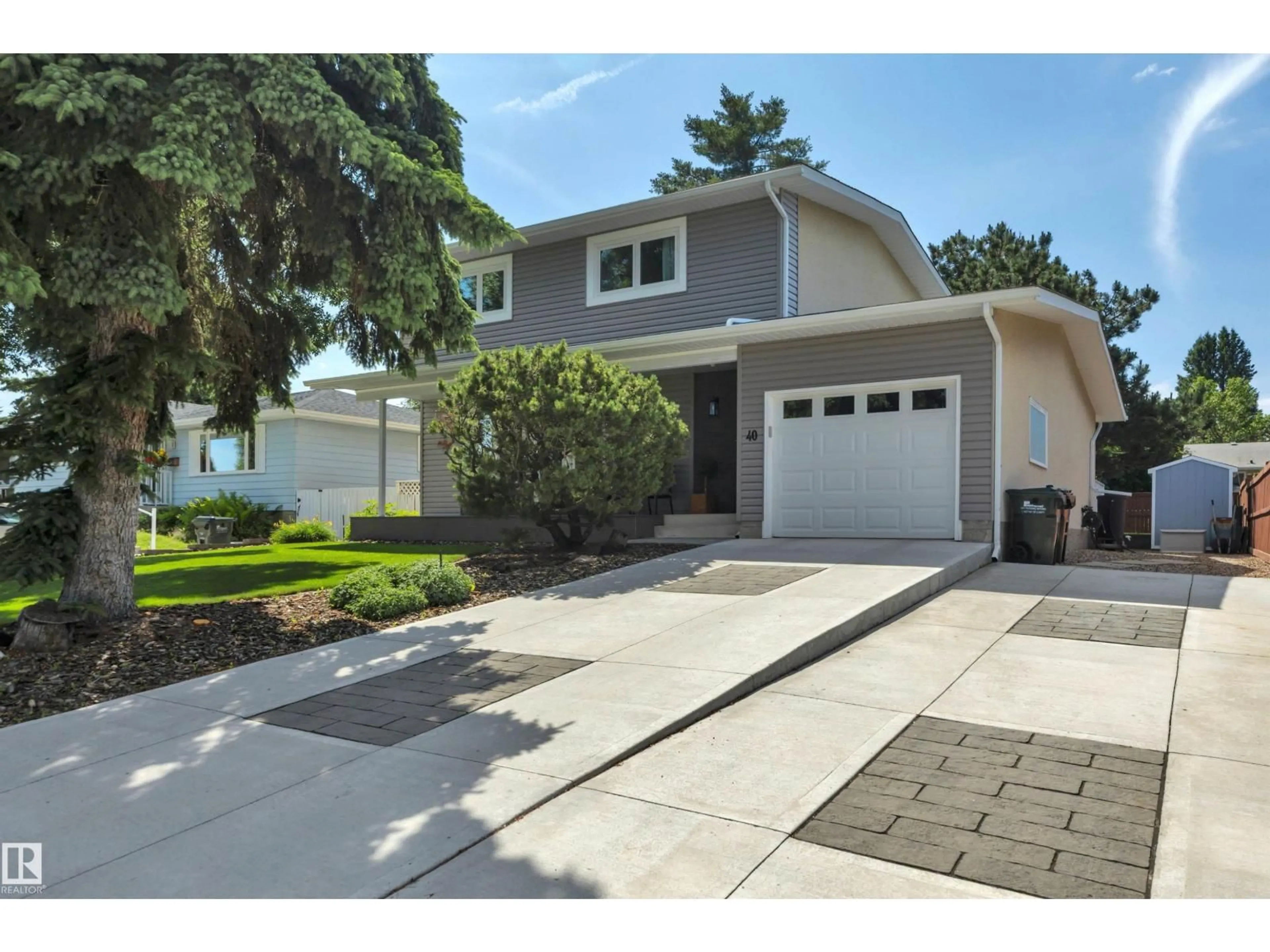 Home with vinyl exterior material, street for 40 MENLO CR, Sherwood Park Alberta T8A0R9