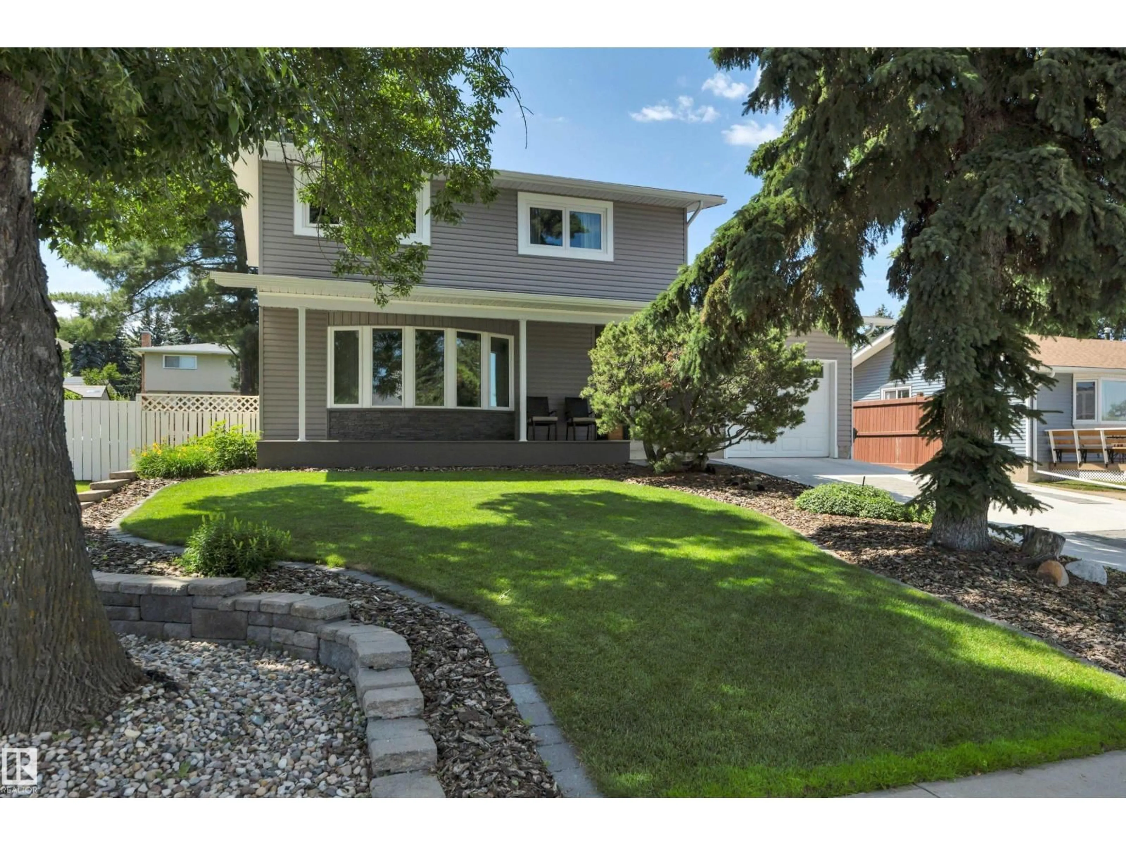 Home with vinyl exterior material, street for 40 MENLO CR, Sherwood Park Alberta T8A0R9