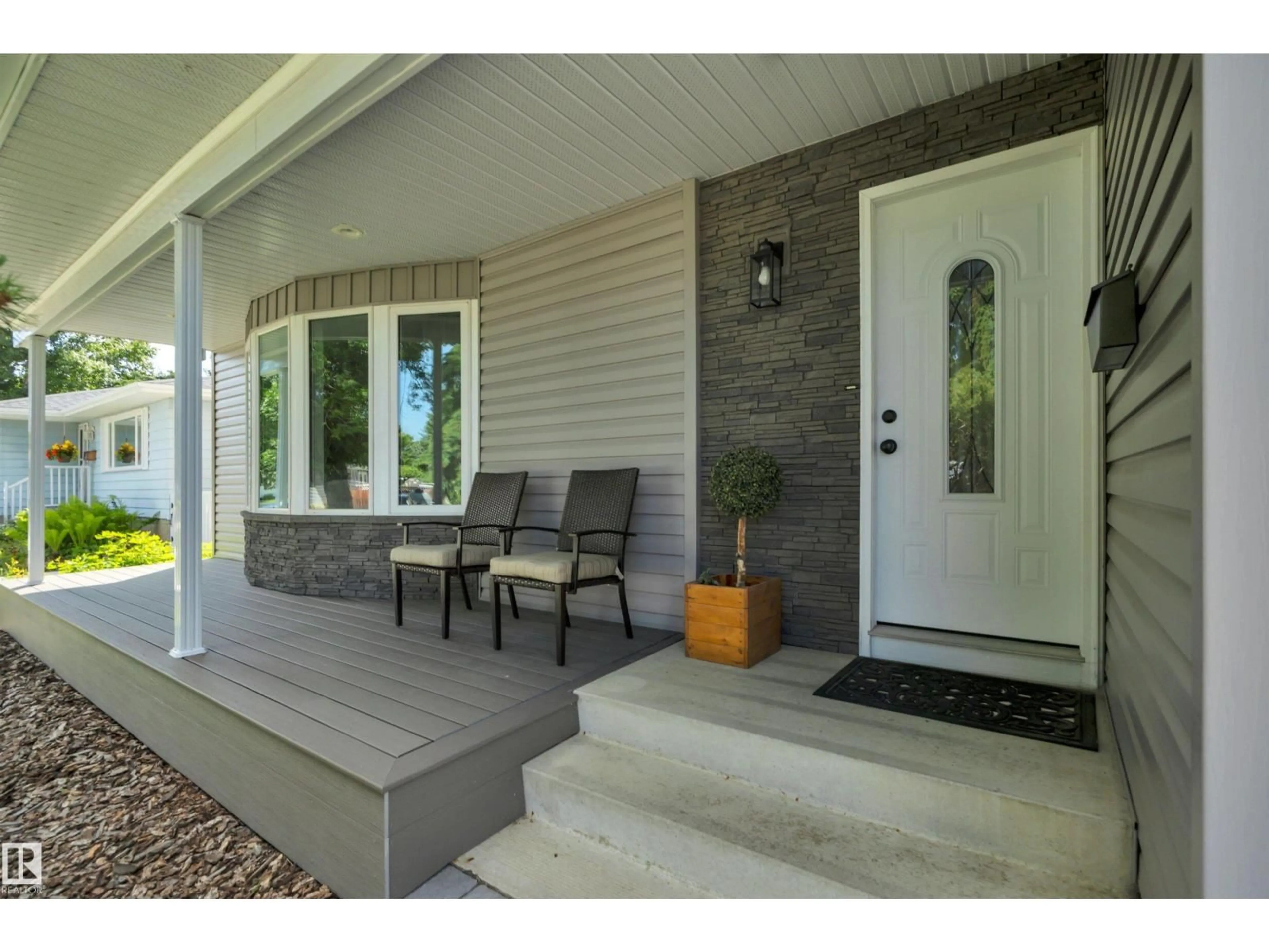 Indoor entryway for 40 MENLO CR, Sherwood Park Alberta T8A0R9