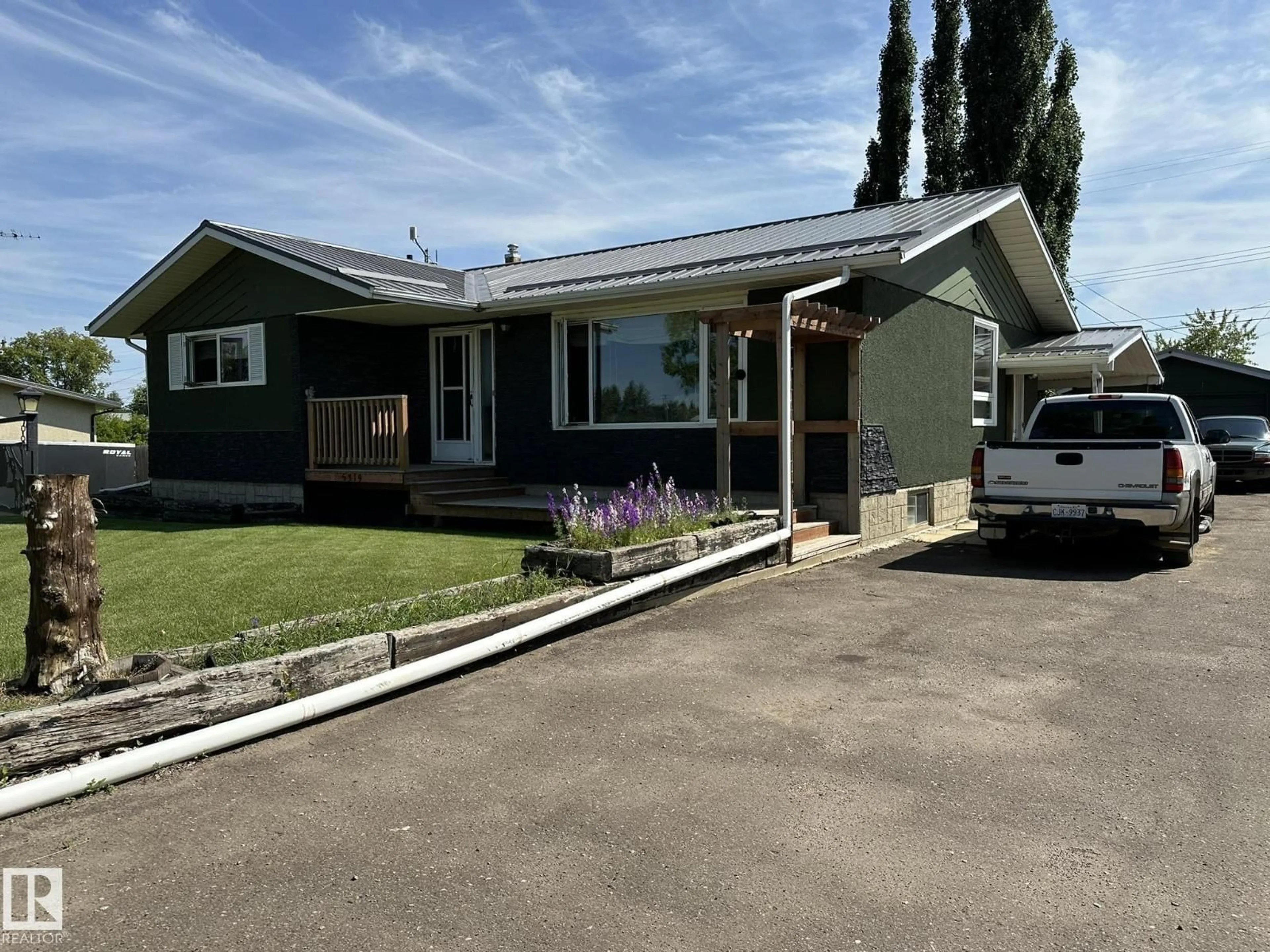Home with vinyl exterior material, street for 5319 44 AV, Smoky Lake Town Alberta T0A3C0