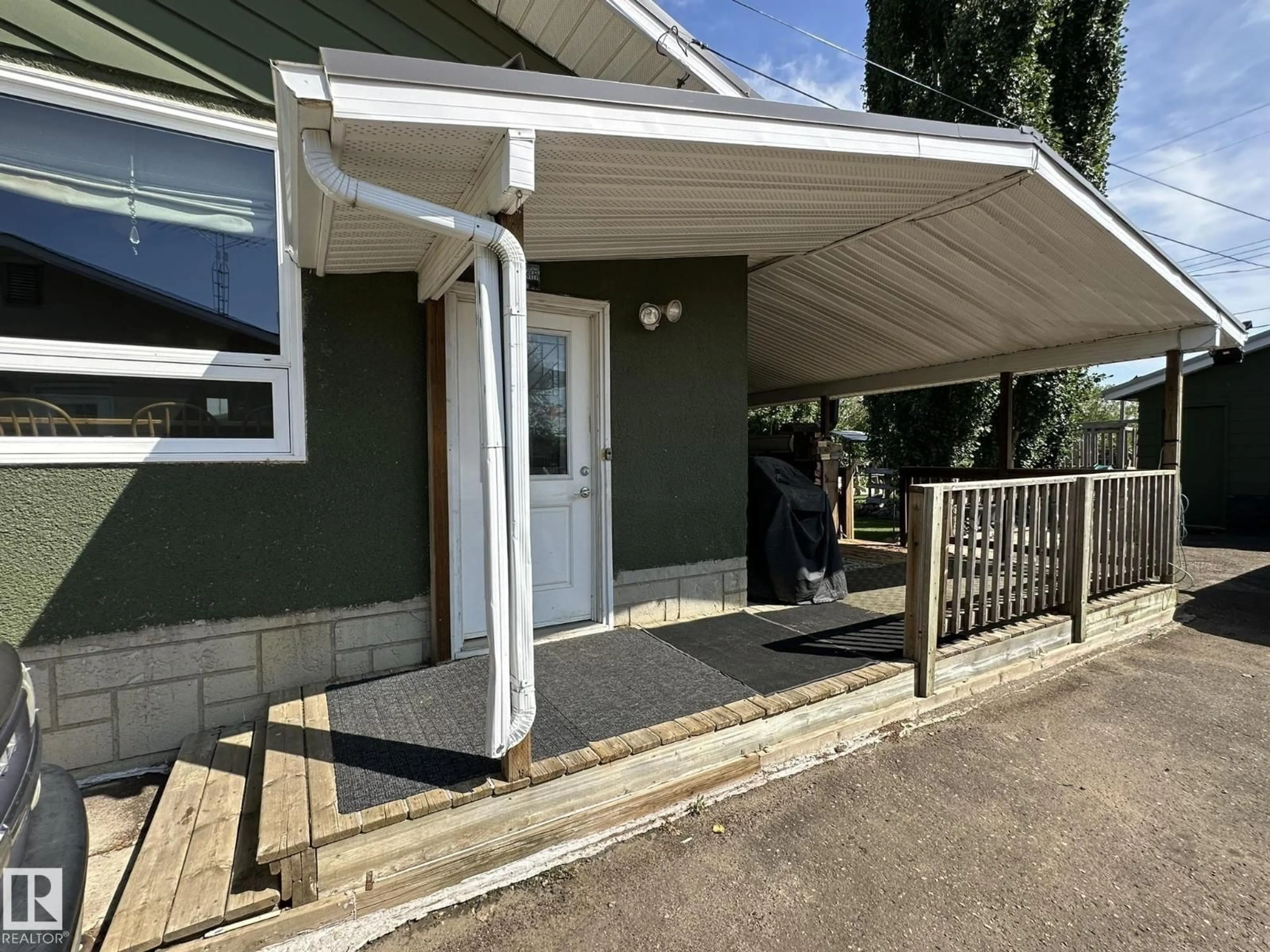 Home with vinyl exterior material, street for 5319 44 AV, Smoky Lake Town Alberta T0A3C0